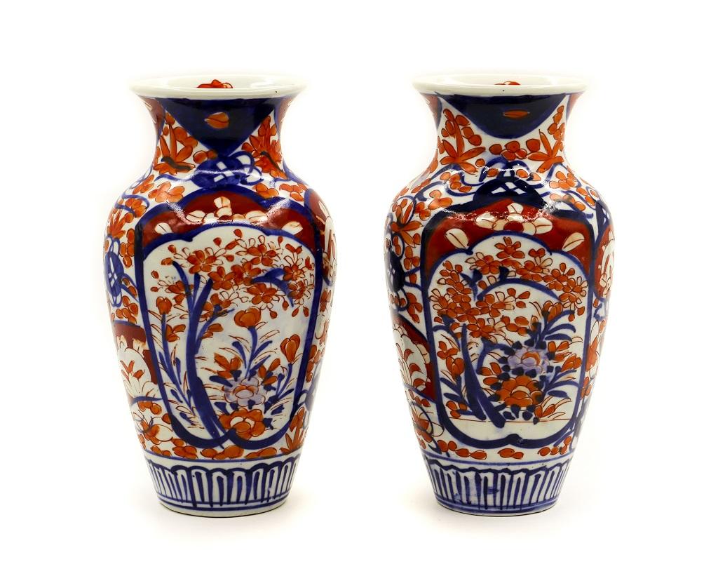You are admiring a beautiful pair of Imari vases realized in Japan around the end of the 19th century.

Beautiful porcelain vases in excellent conditions, as good as new.

Dimensions: cm 21.5 x 11.5. Each vase weighs 580 gr.

Imari ware (name