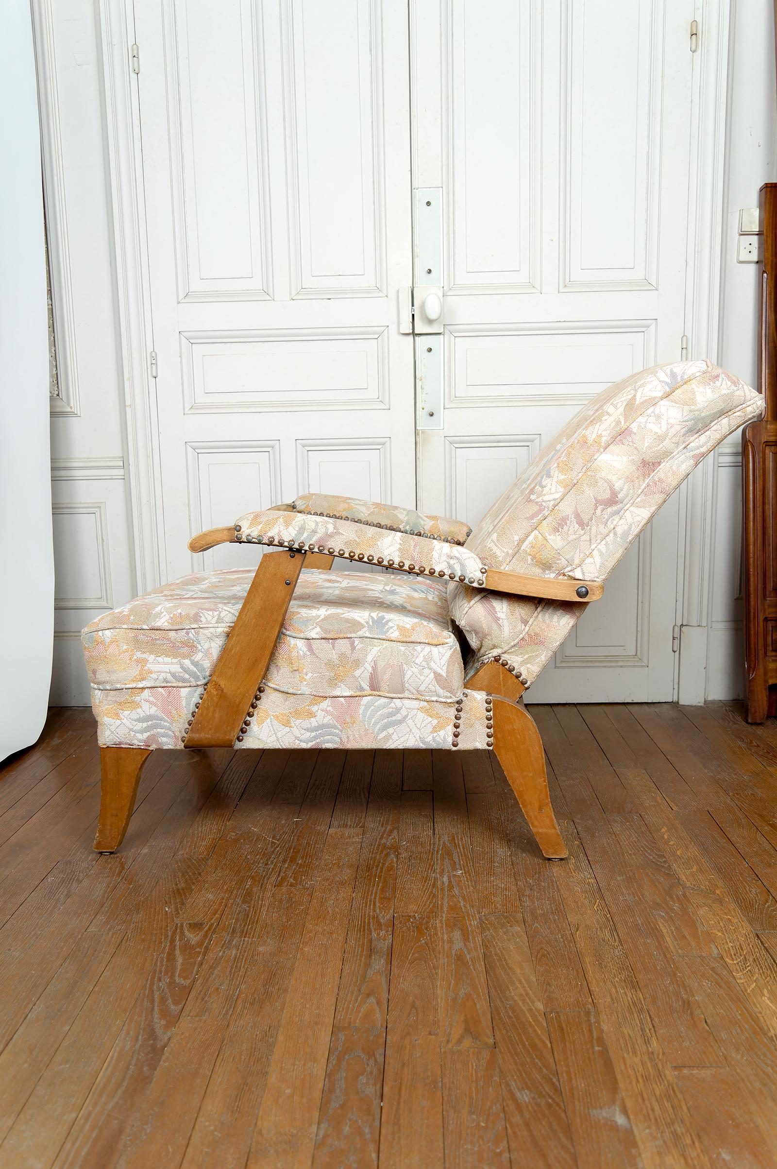 Coppia di importanti poltrone regolabili, design francese, CIRCA 1950 In condizioni discrete in vendita a VÉZELAY, FR