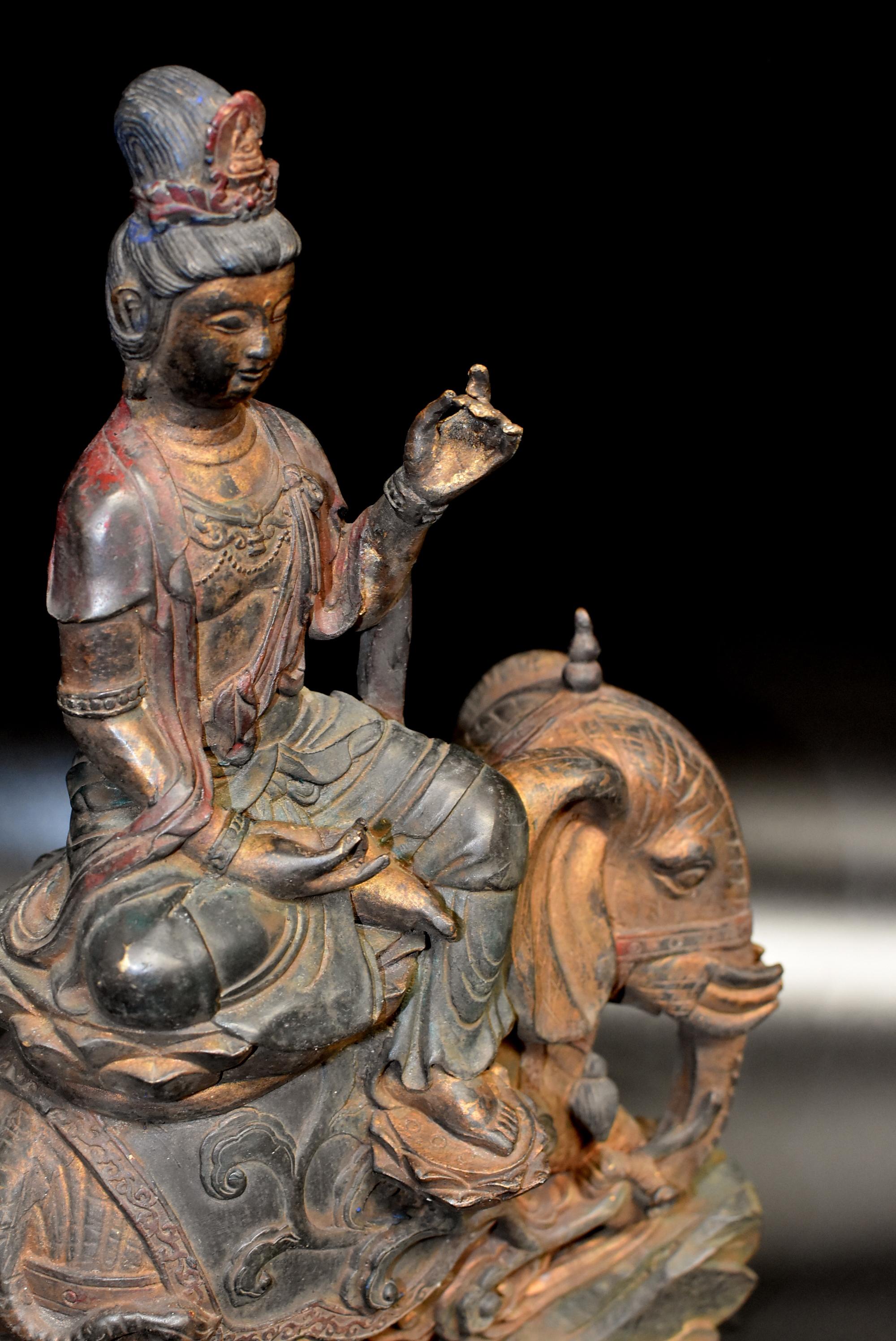 Paire de statues de Bouddha Avalokiteshvara en bronze polychrome antique en vente 7