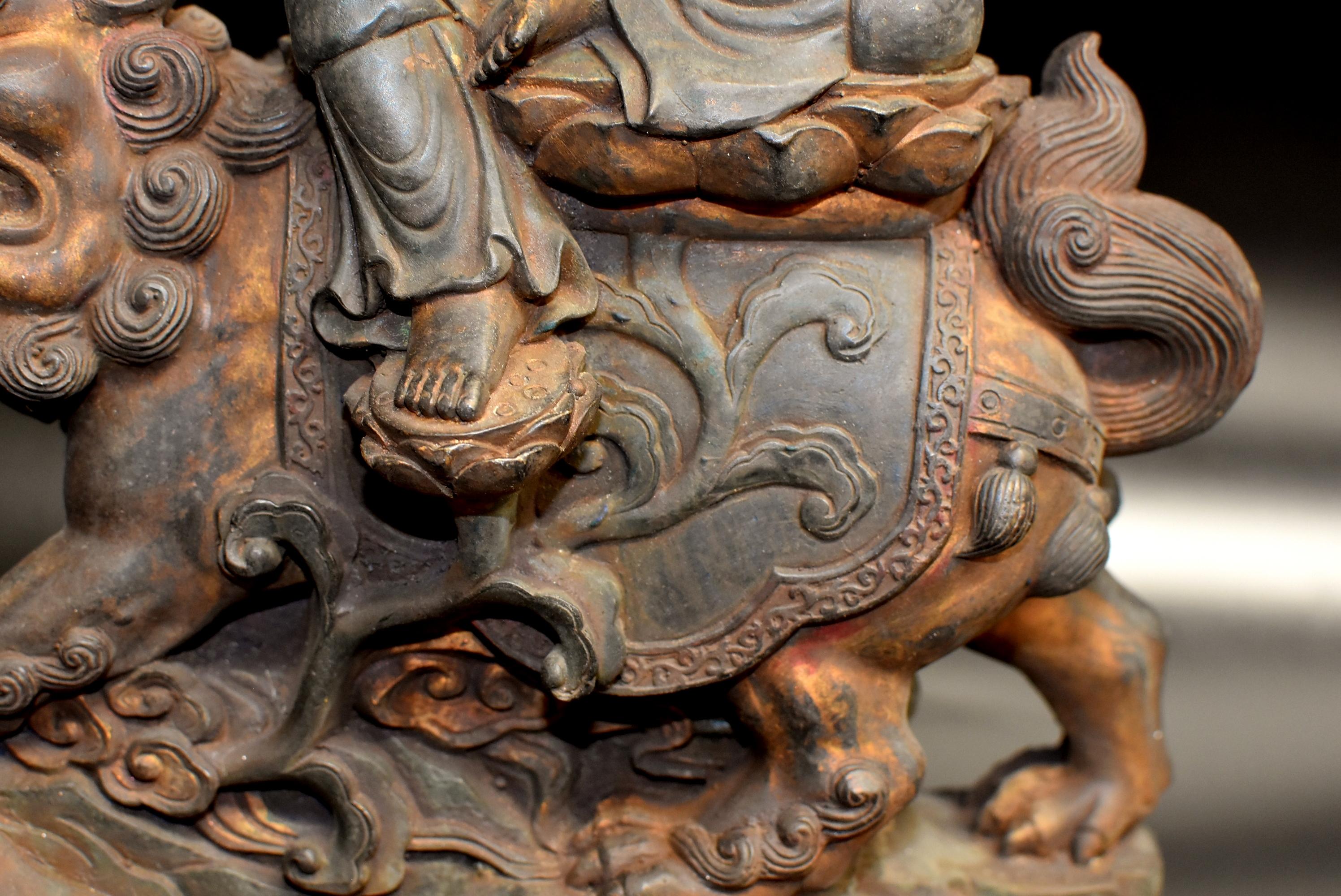Paire de statues de Bouddha Avalokiteshvara en bronze polychrome antique en vente 13