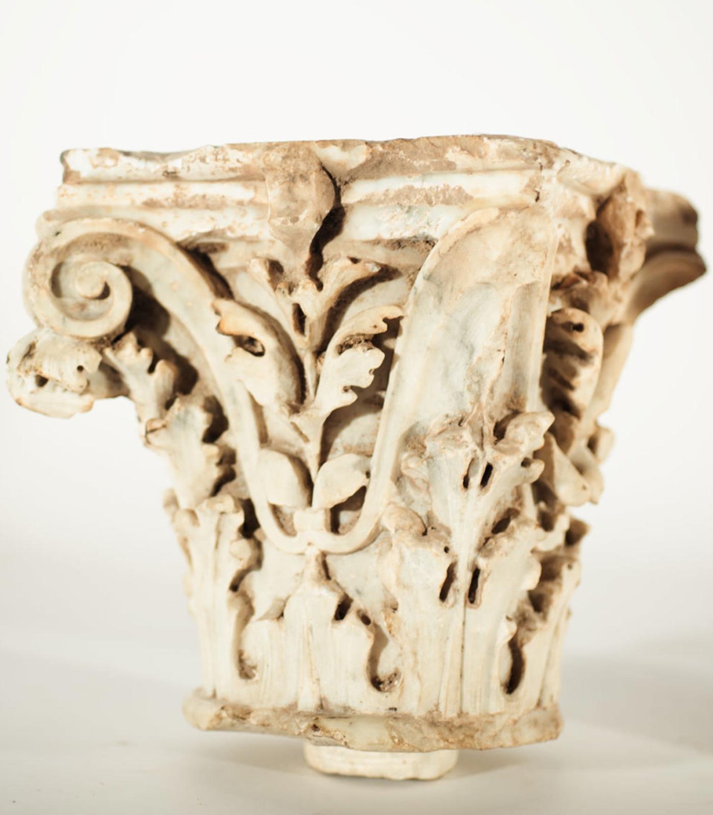 Spanish Pair of Important Capitals in White Marble in the Corinthian Style 15th Century