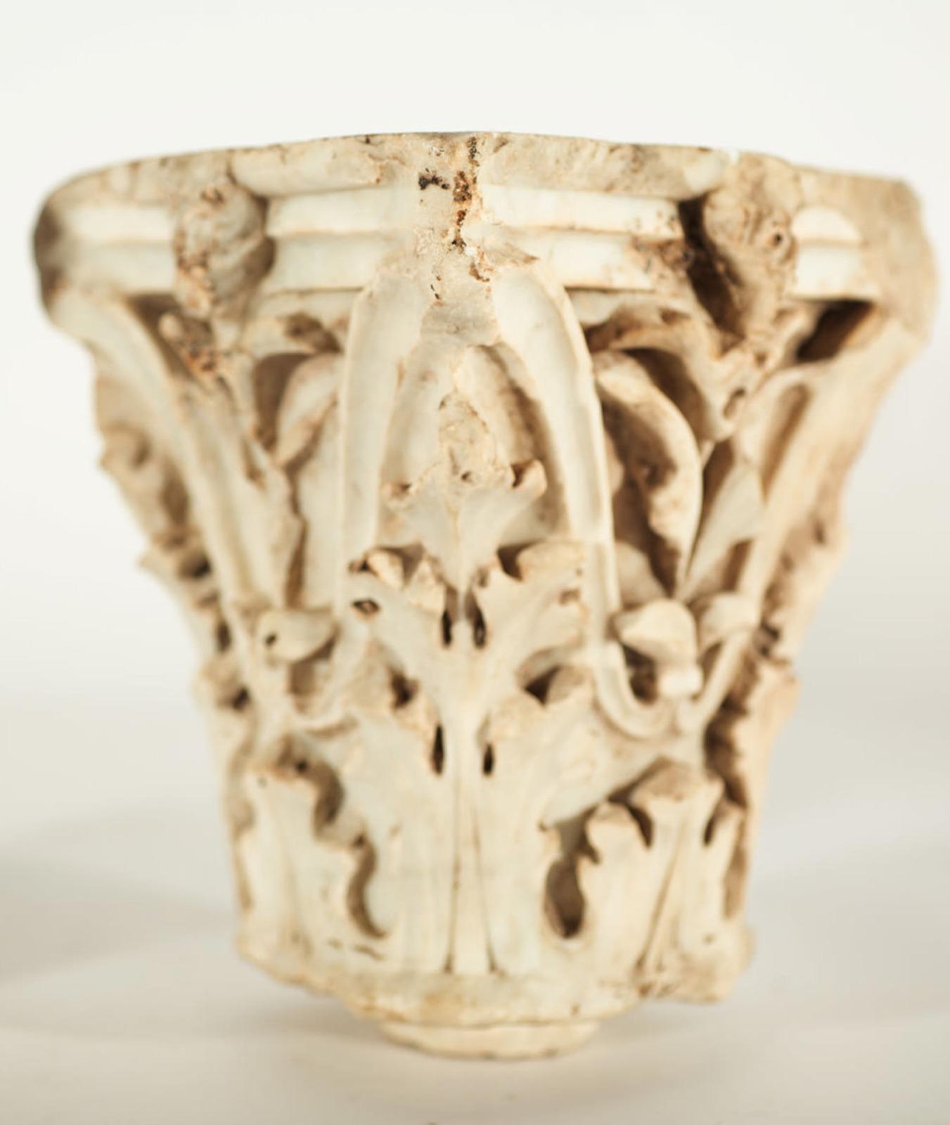 Hand-Crafted Pair of Important Capitals in White Marble in the Corinthian Style 15th Century