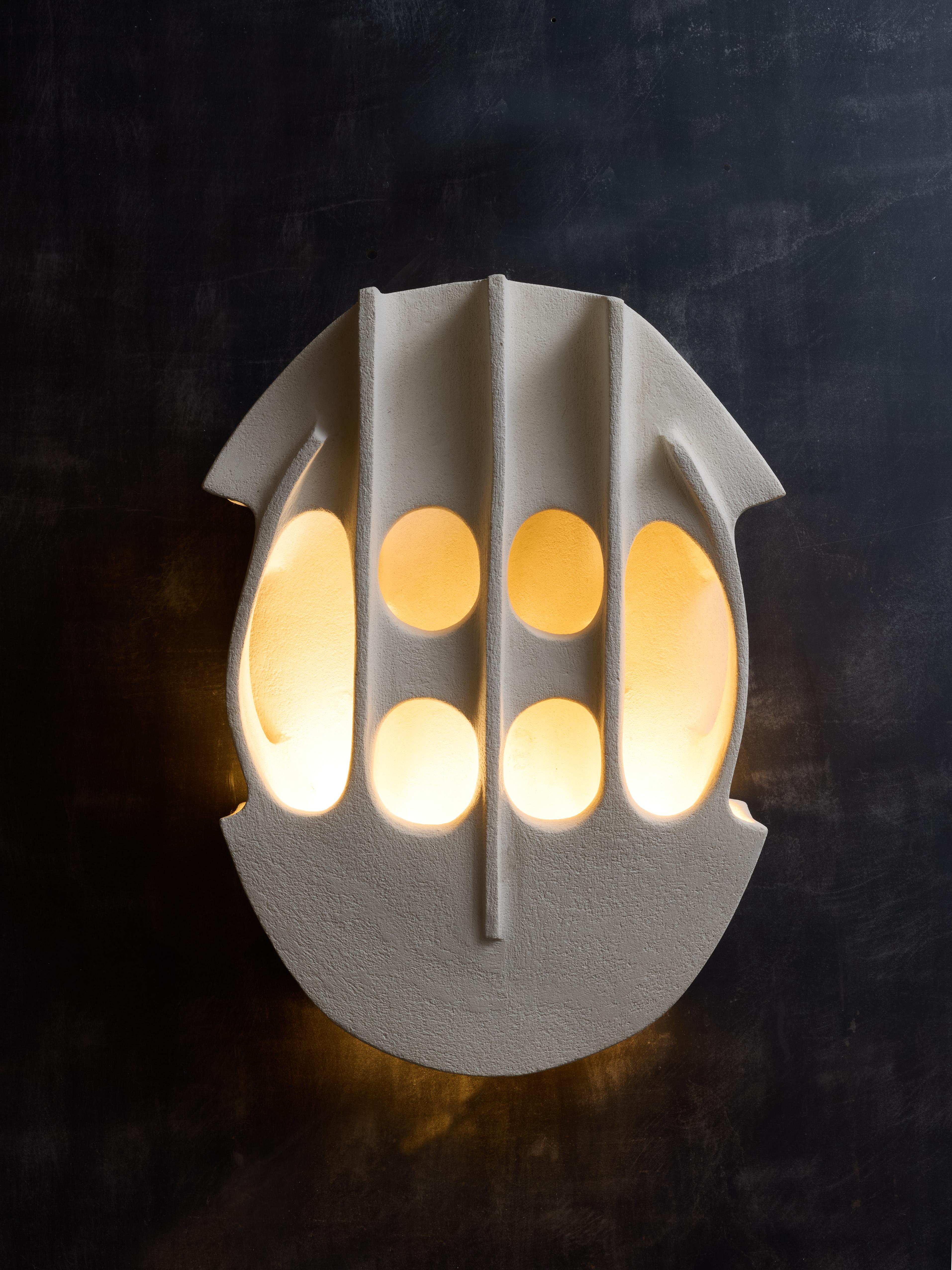 Moderne Paire d'importantes appliques murales Guy Bareff en céramique en vente