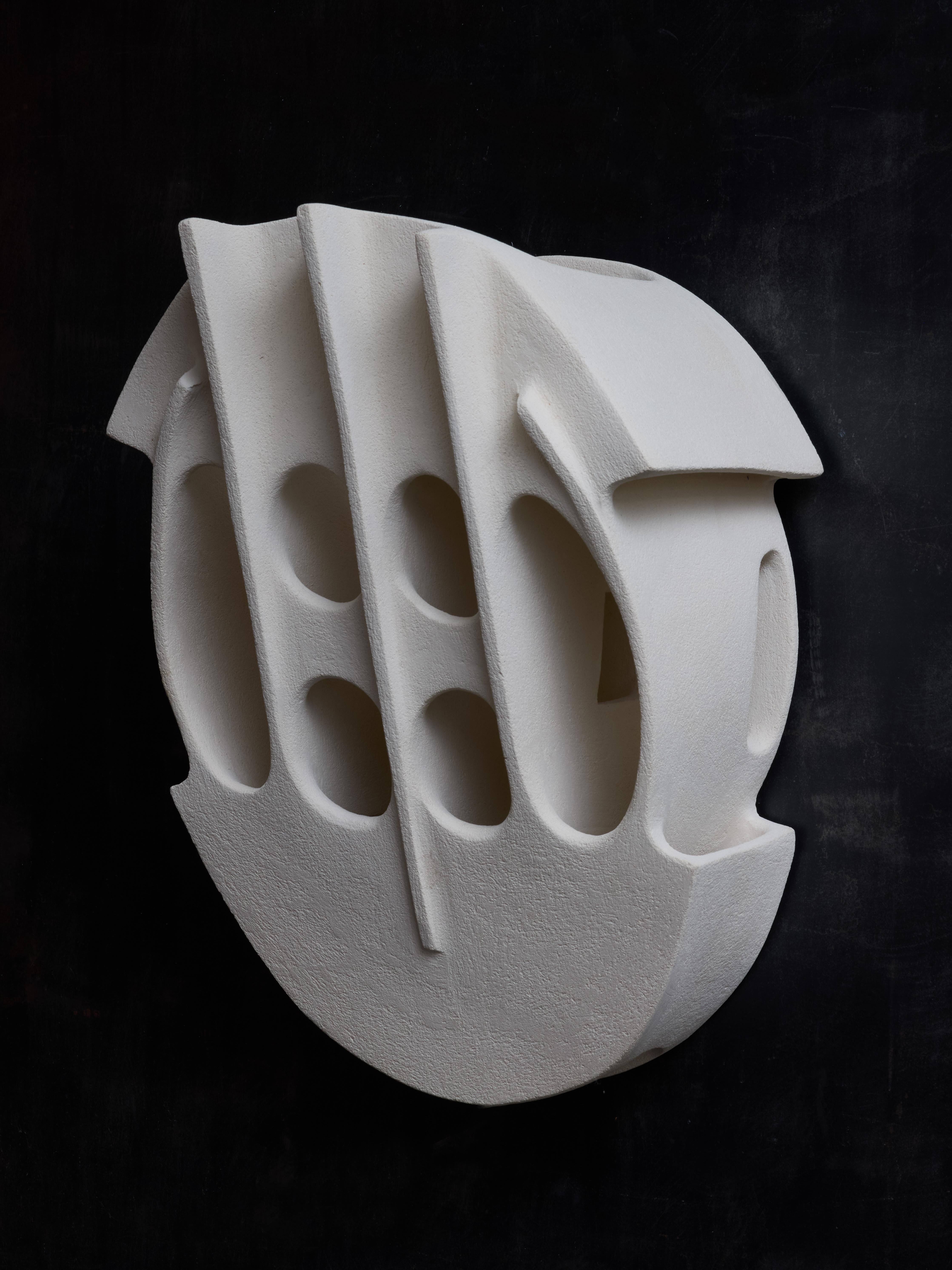 Français Paire d'importantes appliques murales Guy Bareff en céramique en vente