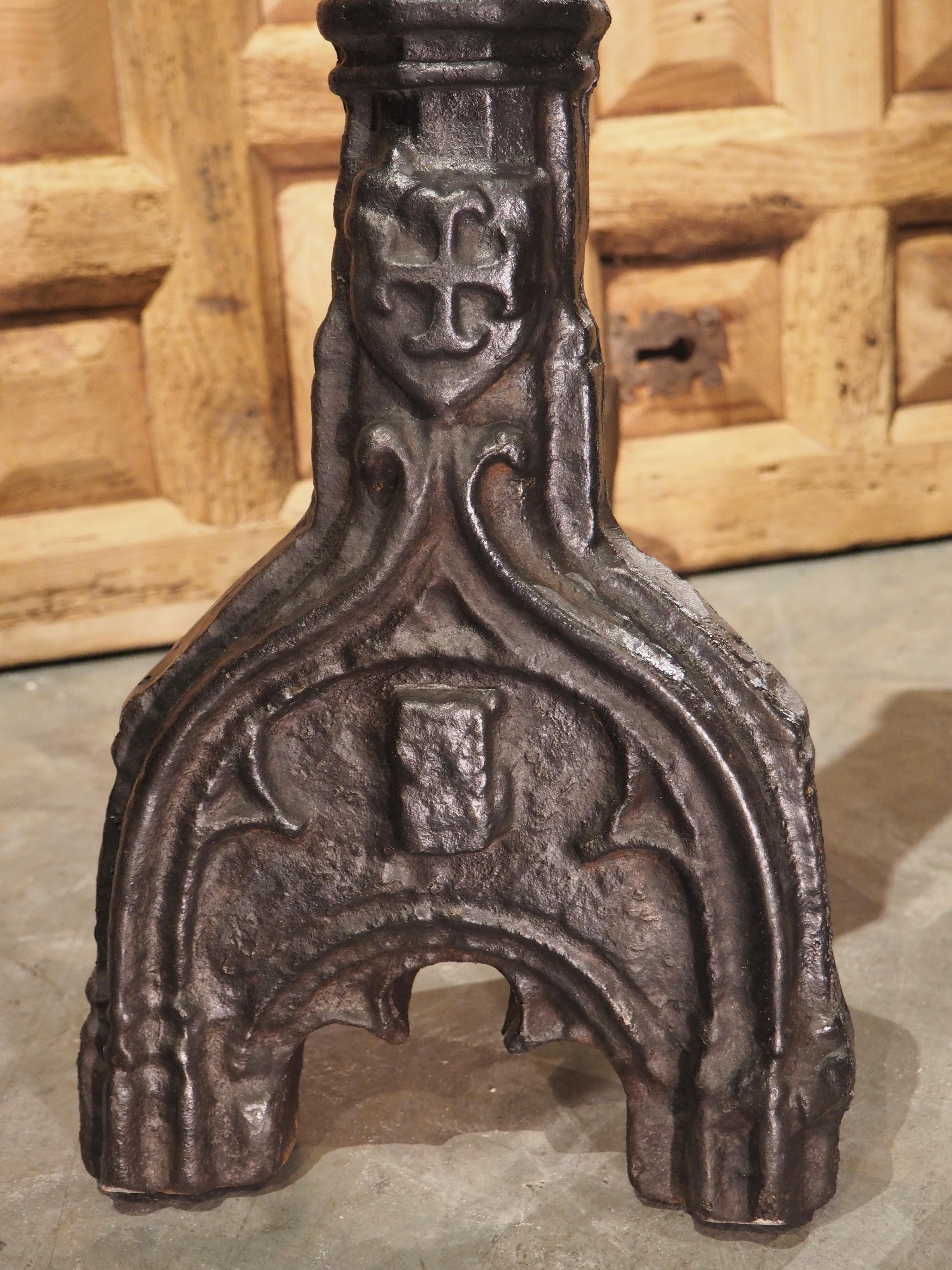 Pair of Important French Gothic Cast Iron Fireplace Chenets, 16th Century In Good Condition For Sale In Dallas, TX