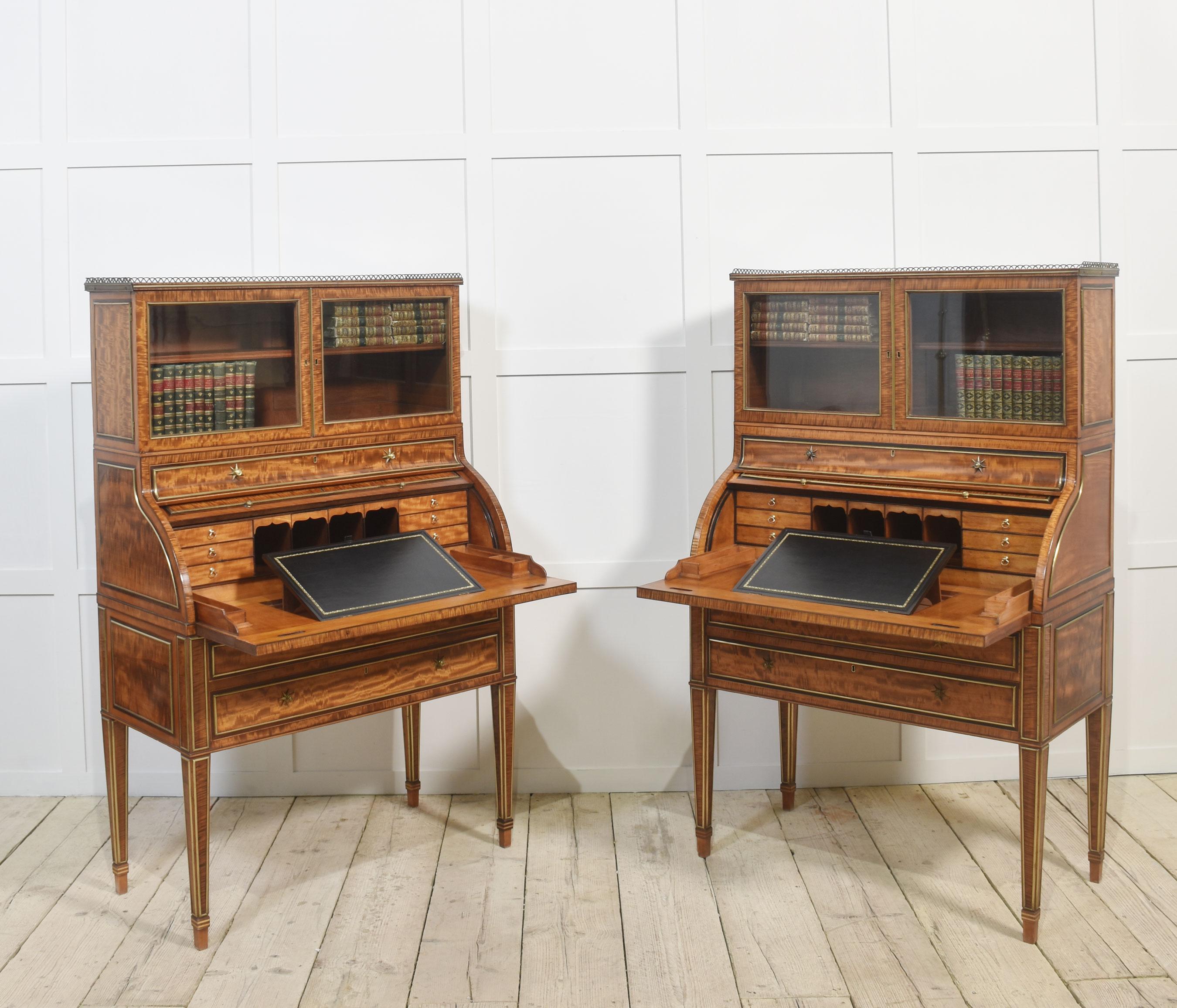 Pareja de importantes armarios cilíndricos georgianos de madera satinada en venta 8