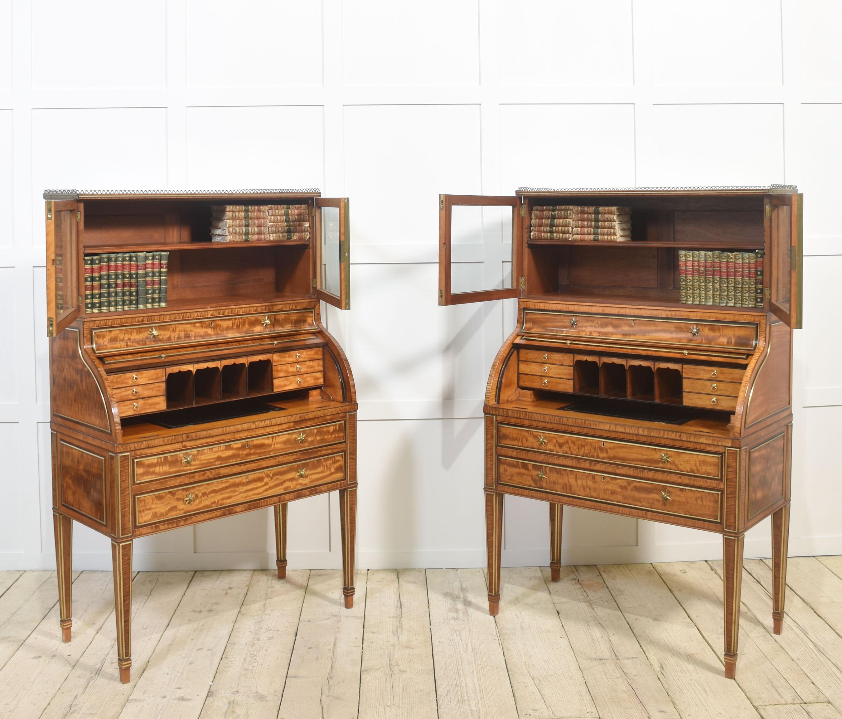 Pareja de importantes armarios cilíndricos georgianos de madera satinada en venta 10