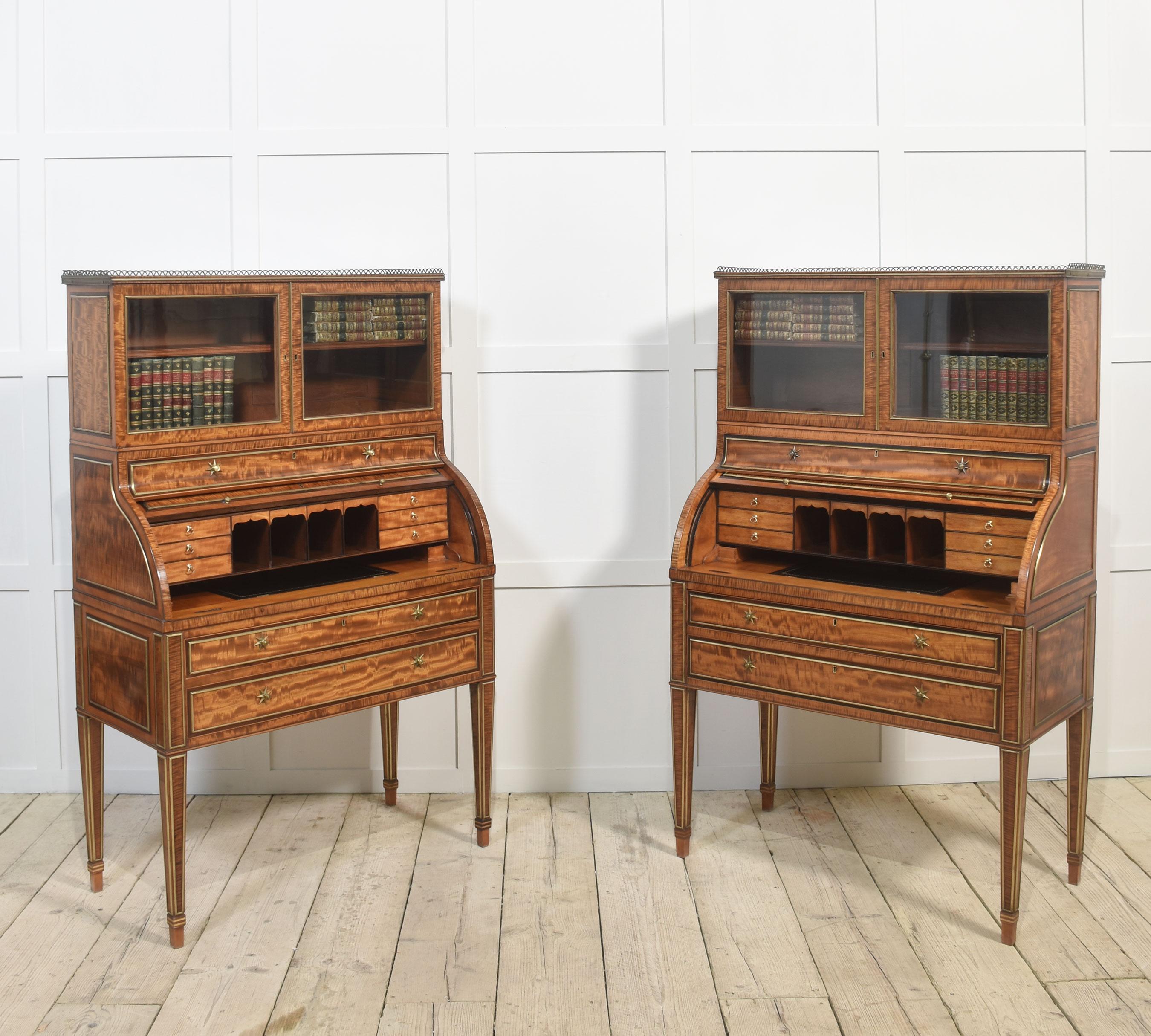 Pareja de importantes armarios cilíndricos georgianos de madera satinada en venta 12