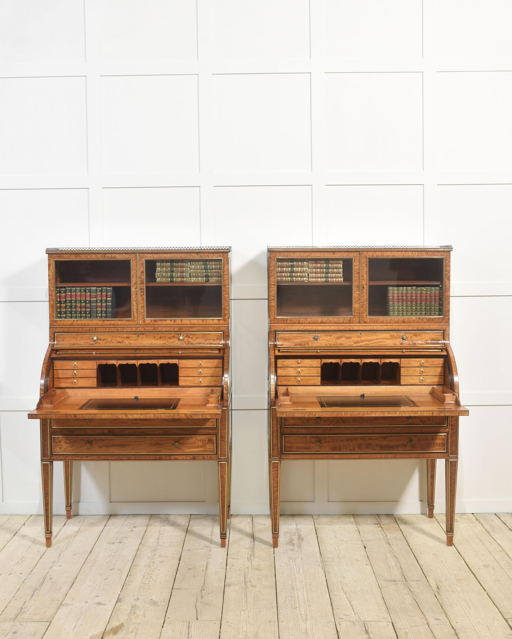 Pareja de importantes armarios cilíndricos georgianos de madera satinada Británico en venta