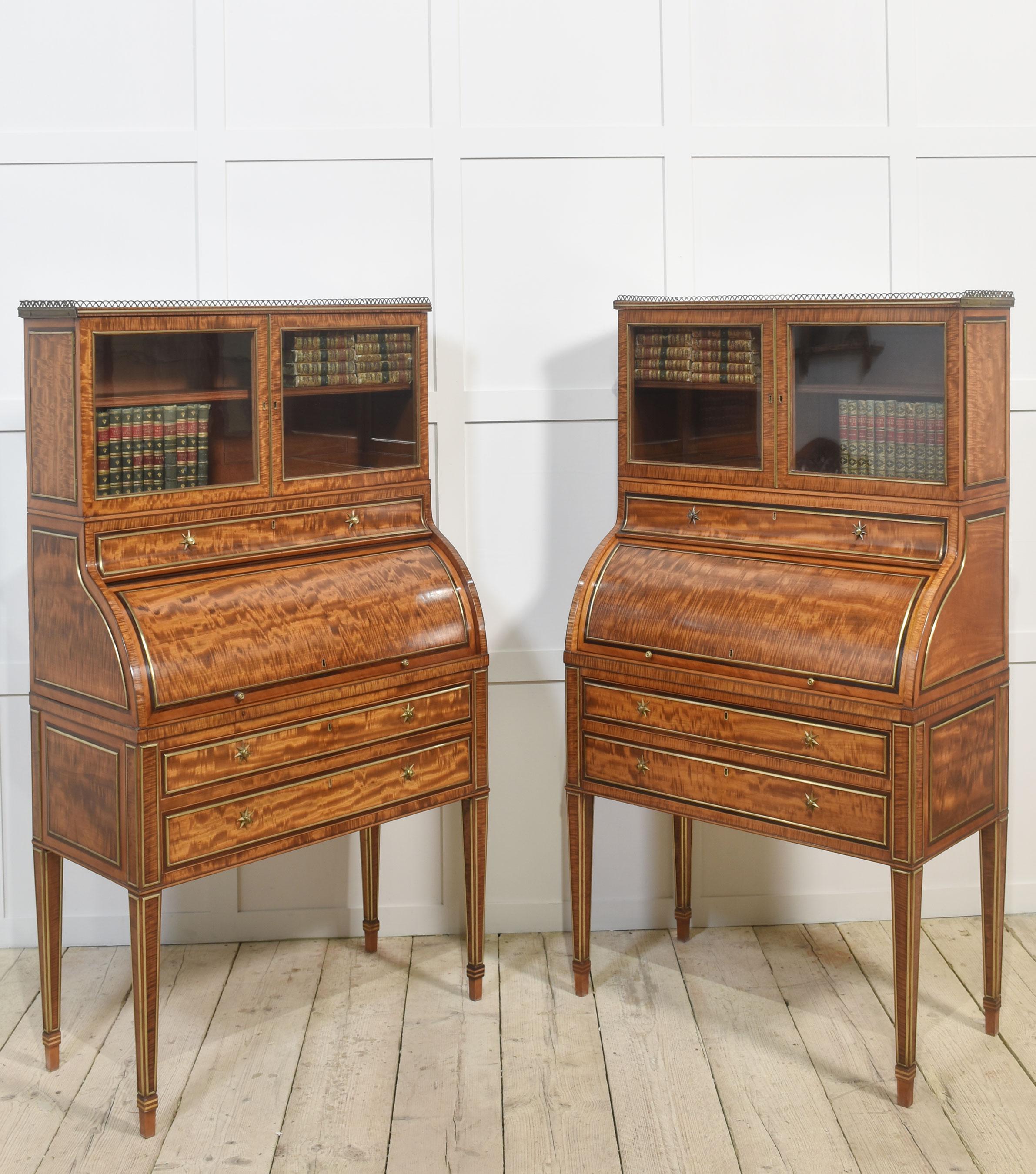 Pareja de importantes armarios cilíndricos georgianos de madera satinada siglo XIX en venta