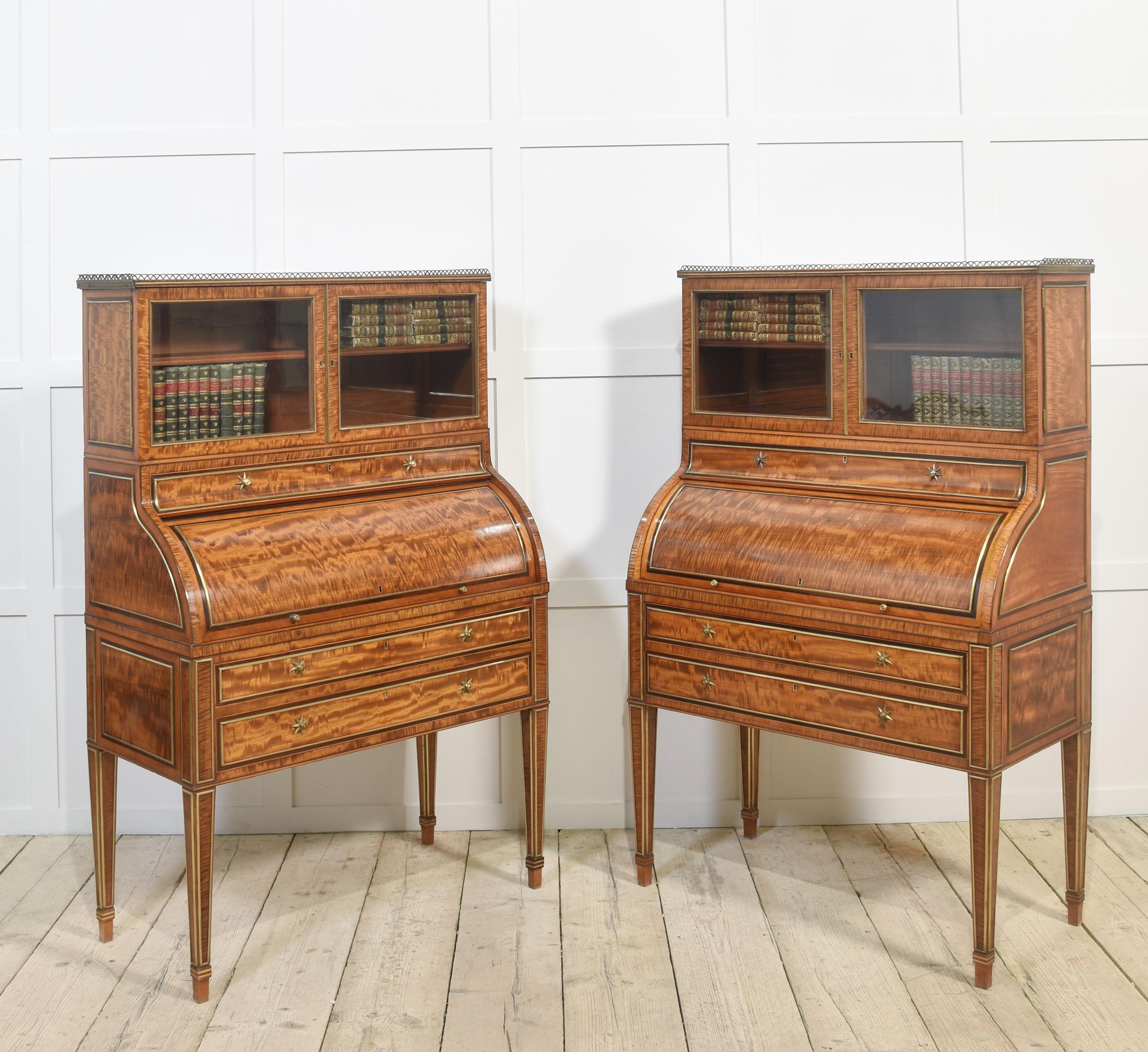 Pareja de importantes armarios cilíndricos georgianos de madera satinada en venta 2