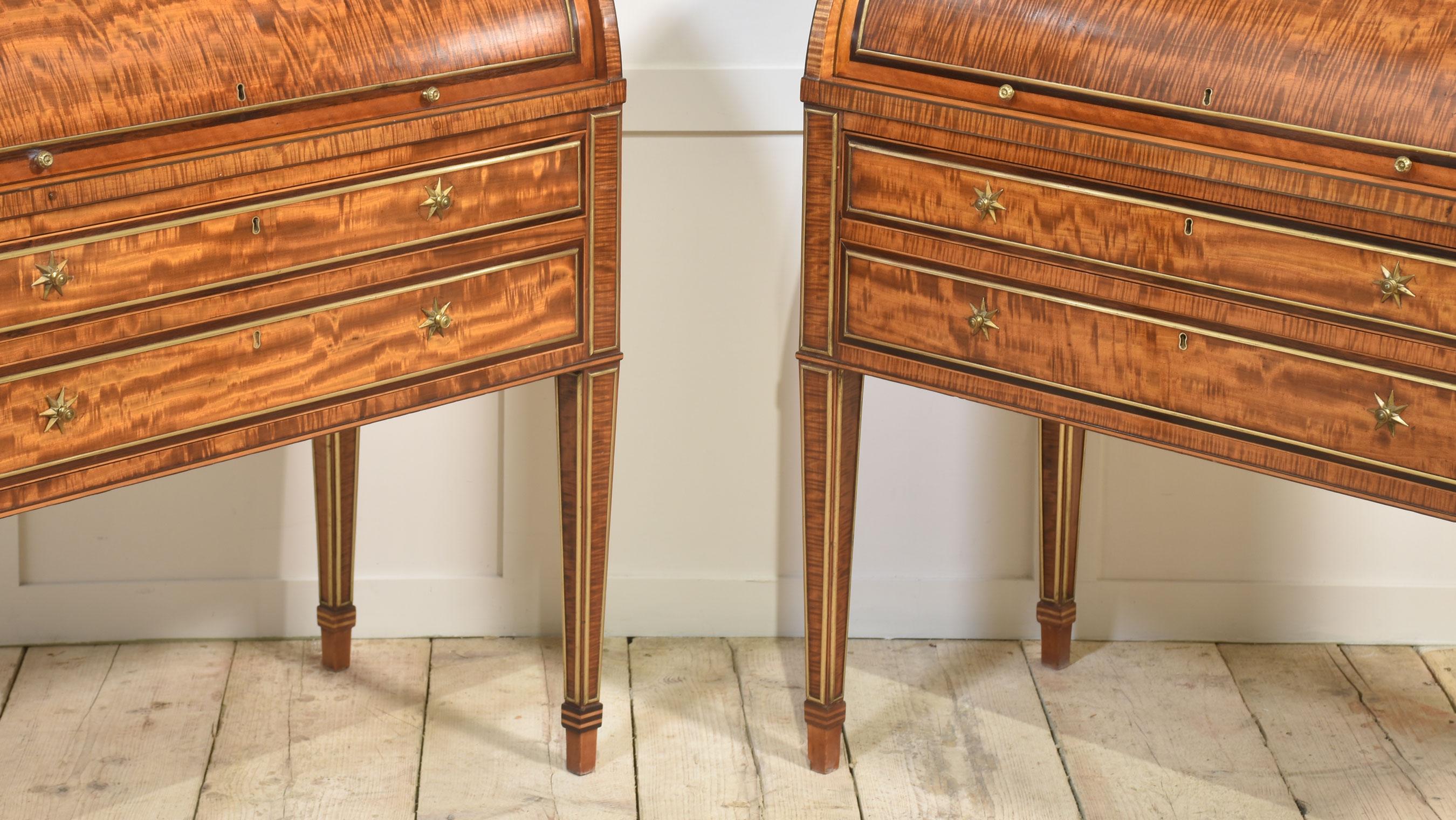 Pareja de importantes armarios cilíndricos georgianos de madera satinada en venta 3