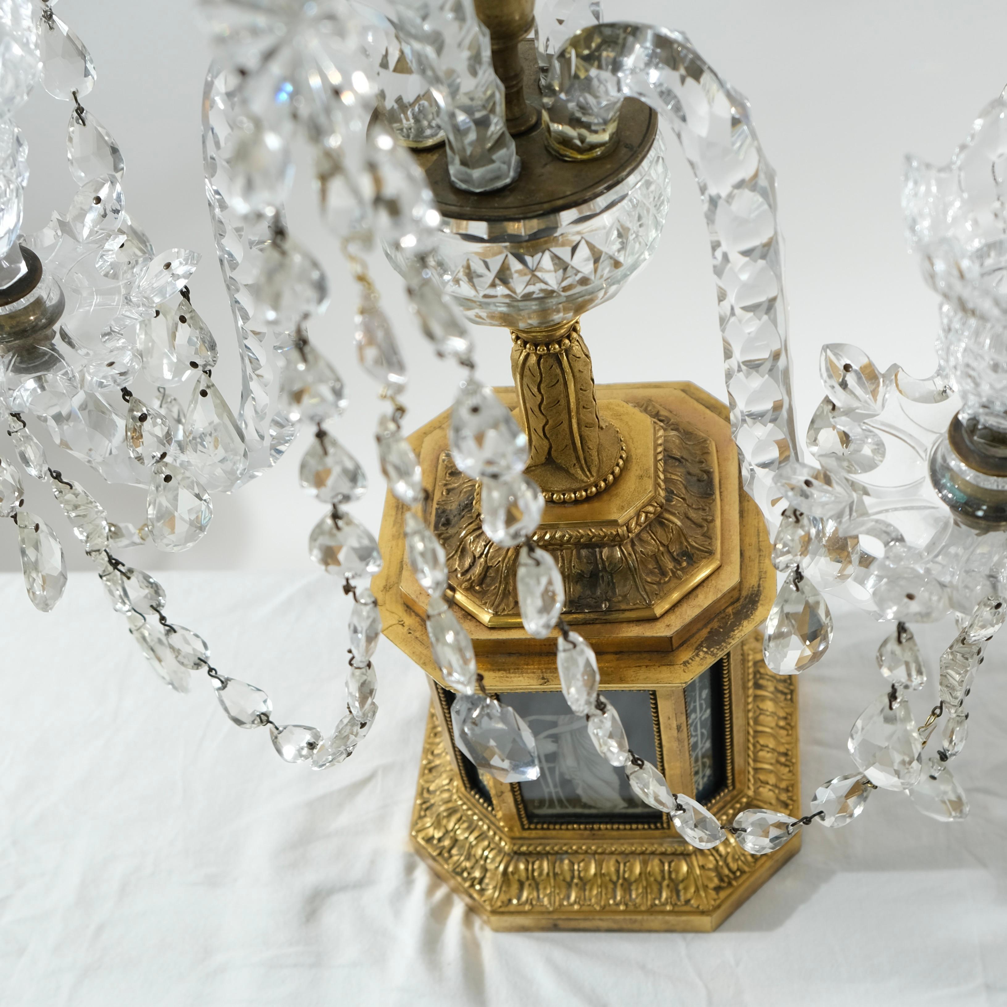 Paire d'importants candélabres en bronze doré avec bras en cristal taillé, années 1780 3
