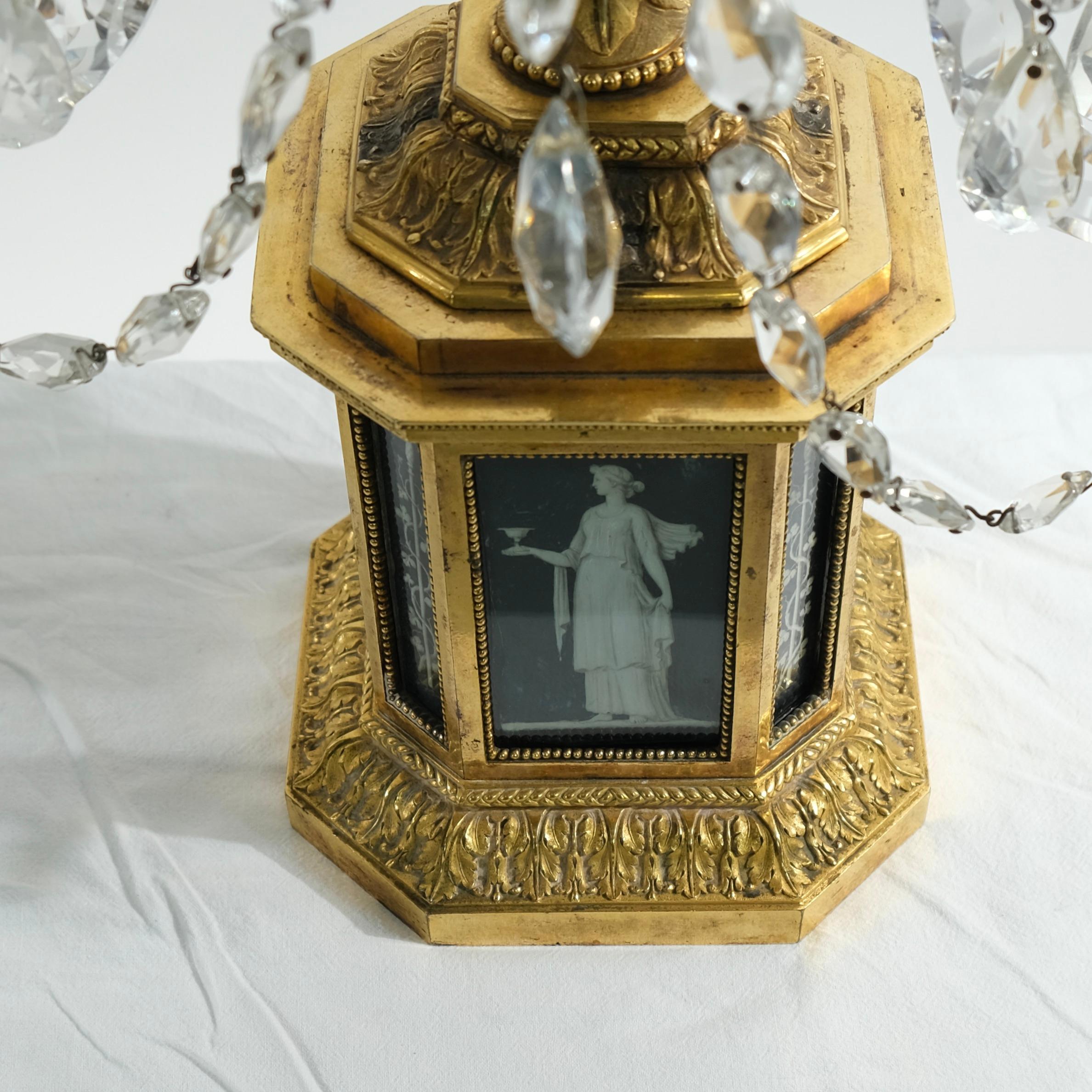 Paire d'importants candélabres en bronze doré avec bras en cristal taillé, années 1780 7