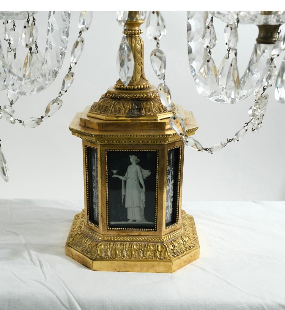 XVIIIe siècle Paire d'importants candélabres en bronze doré avec bras en cristal taillé, années 1780