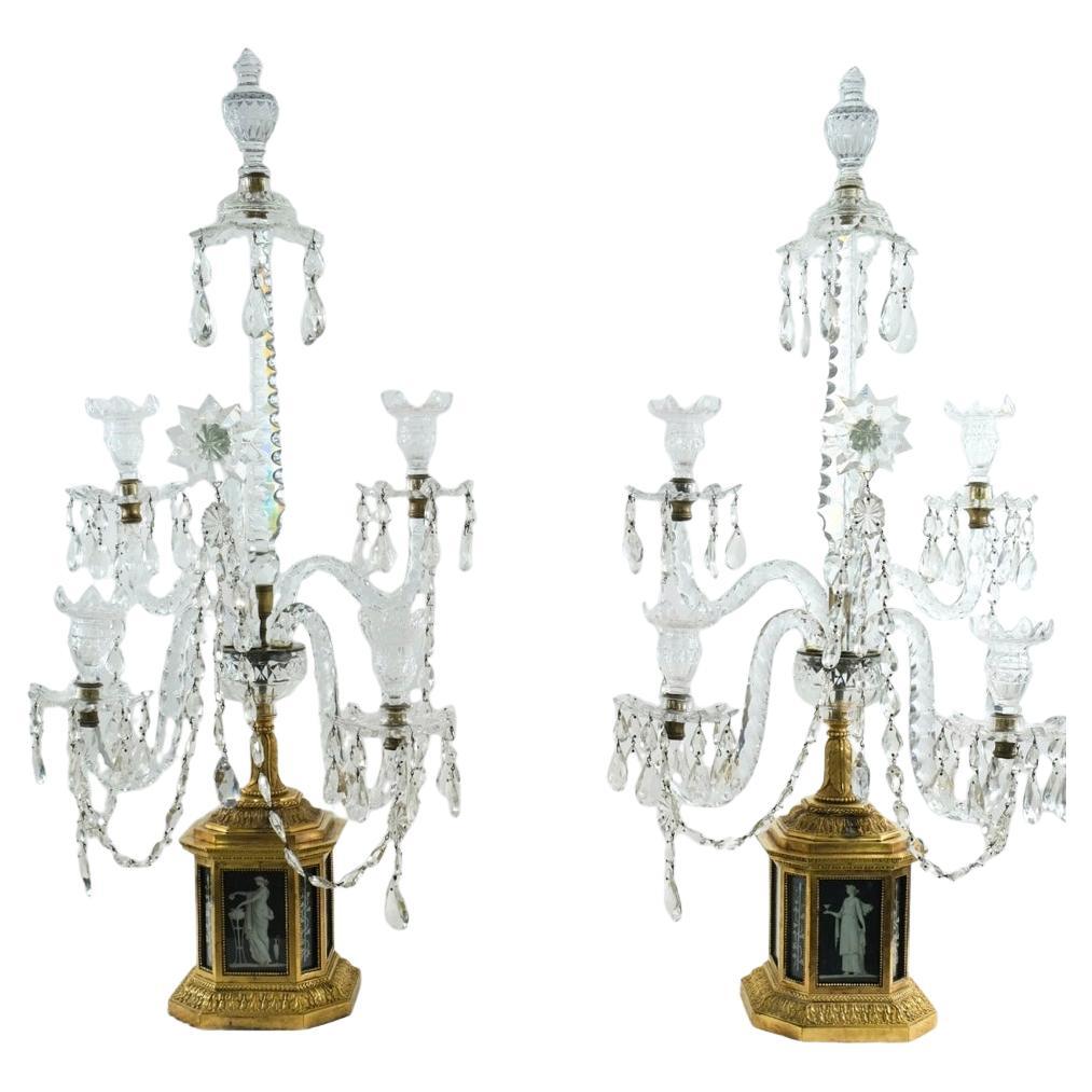 Paire d'importants candélabres en bronze doré avec bras en cristal taillé, années 1780