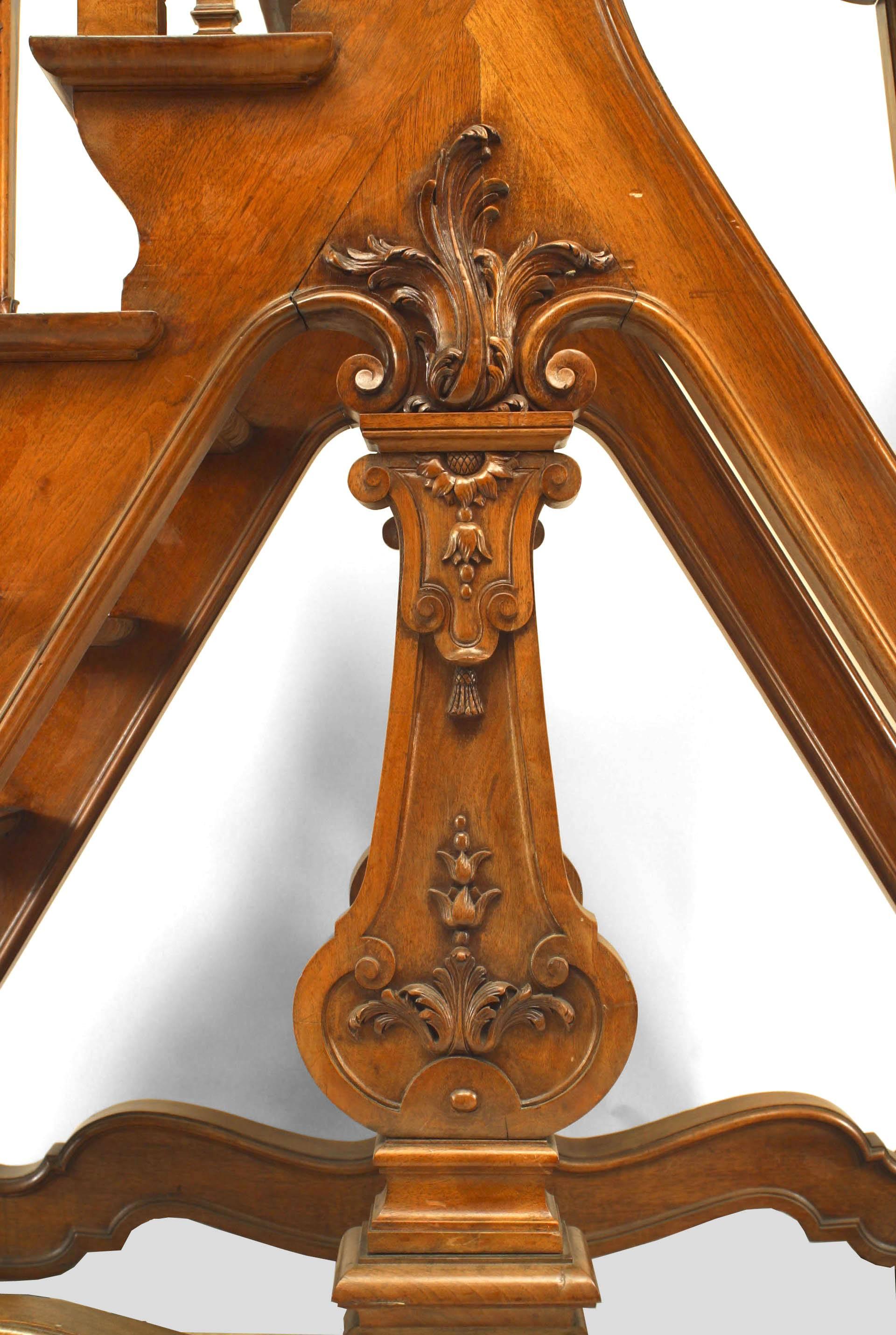 Pair of French Walnut Library Ladders In Good Condition For Sale In New York, NY