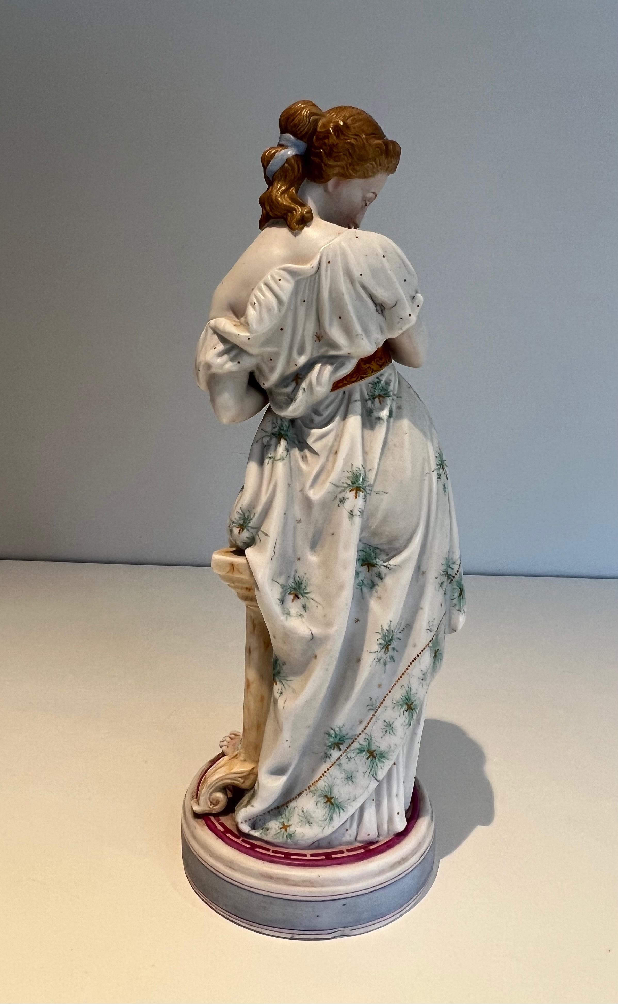 Paire d'importantes figurines en porcelaine représentant deux femmes avec des oiseaux en vente 12
