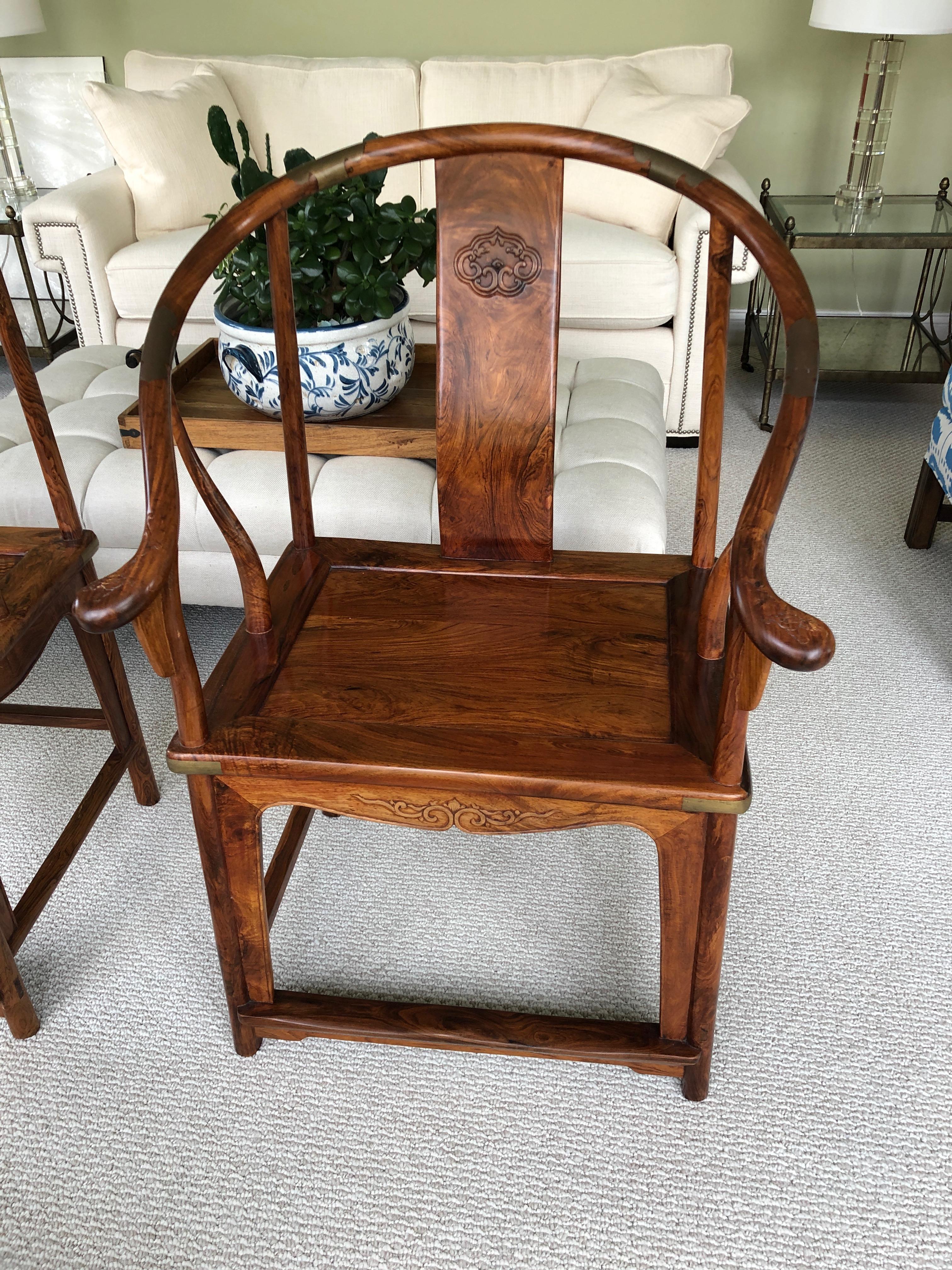 Pair of Important Qing Dynasty Huanghuali 19th Century Horse Shoe Armchairs In Excellent Condition In Hopewell, NJ