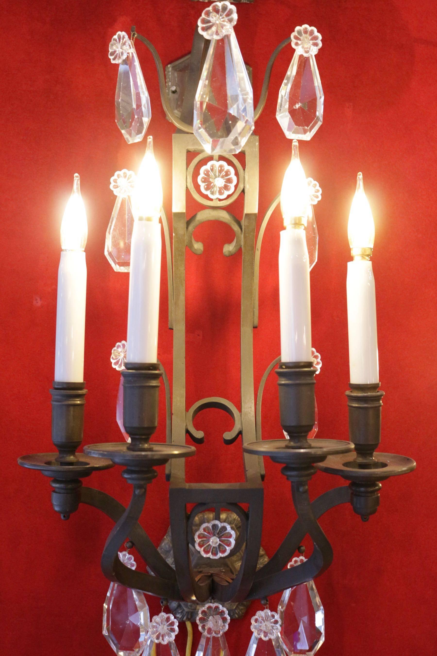 Luigi XV Coppia di importanti lampade in bronzo con cristalli del XIX secolo in vendita