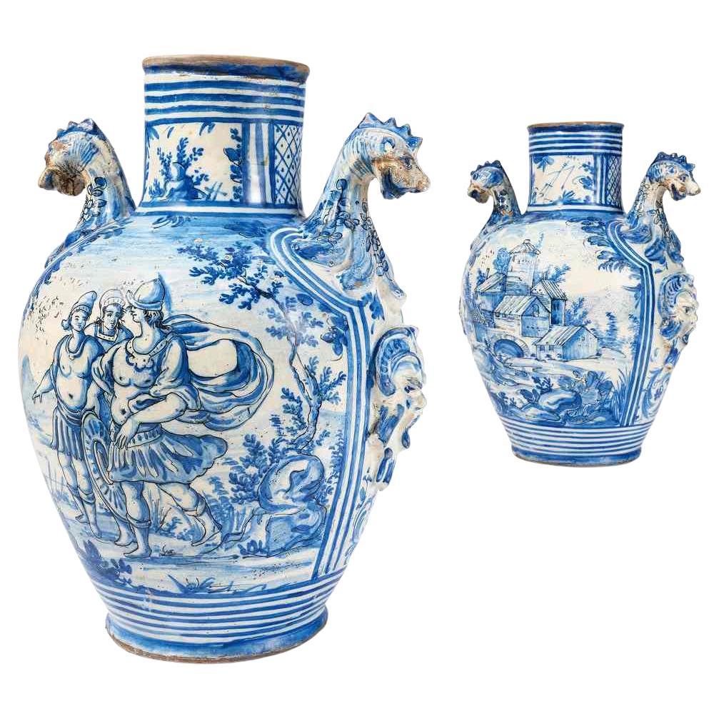 Paire de vases importants, manufacture de Savona, fin XVIIe/début XVIIIe siècle en vente