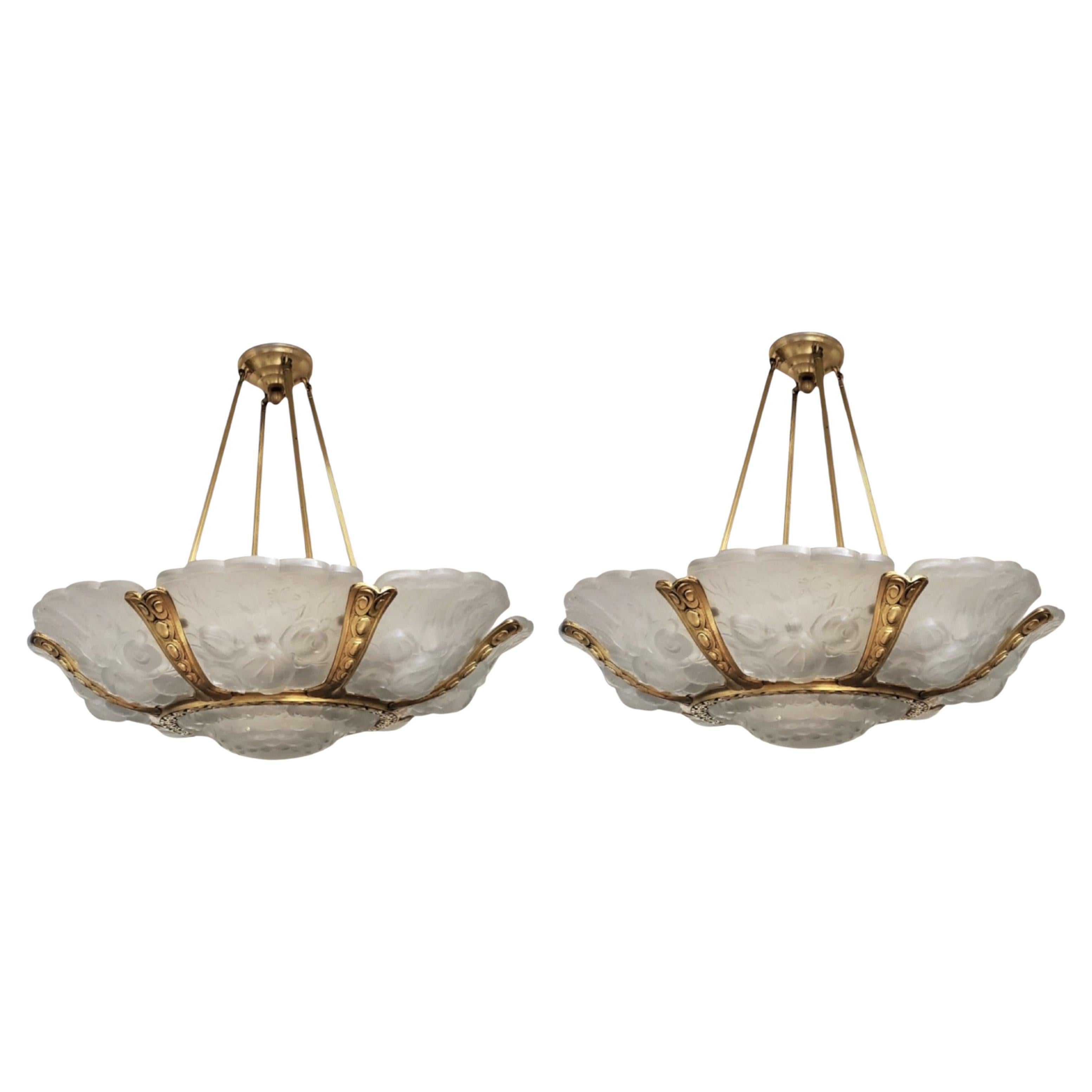 Coppia di importanti lampadari a fiore di Verreries Belge in vetro artistico smerigliato e dorato bz in vendita 10