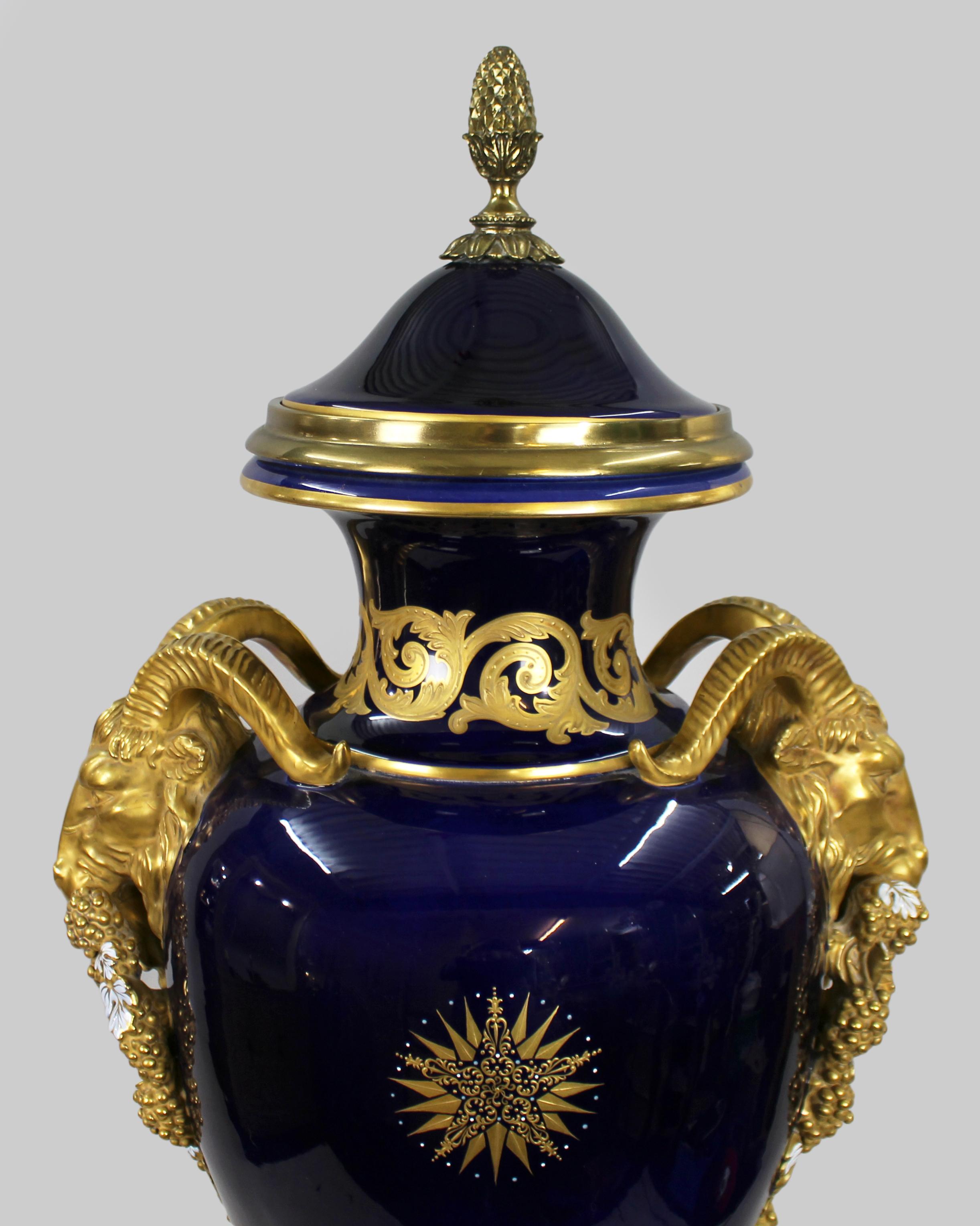 Pair of Impressive Cobalt Blue Gilt Rams Head Lidded Urns in vendita 2