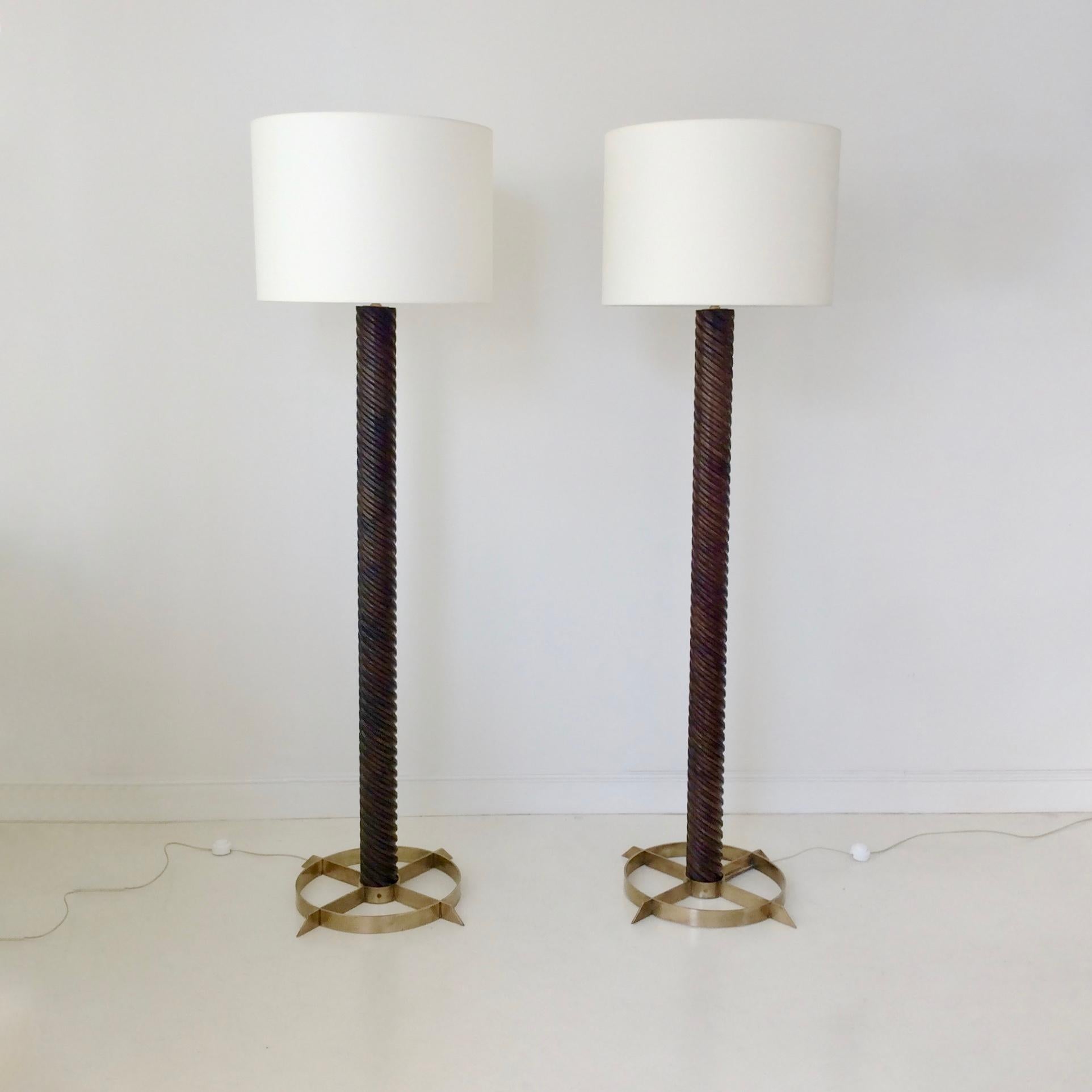 Pair of impressive floor lamps, circa 1950, Italy.
Dark solid turned wood, brass and new white fabric shade.
Rewired. One E27 bulb of 60 W.
Dimensions: 180 cm height, diameter of the shade: 50 cm.
Good condition.

 