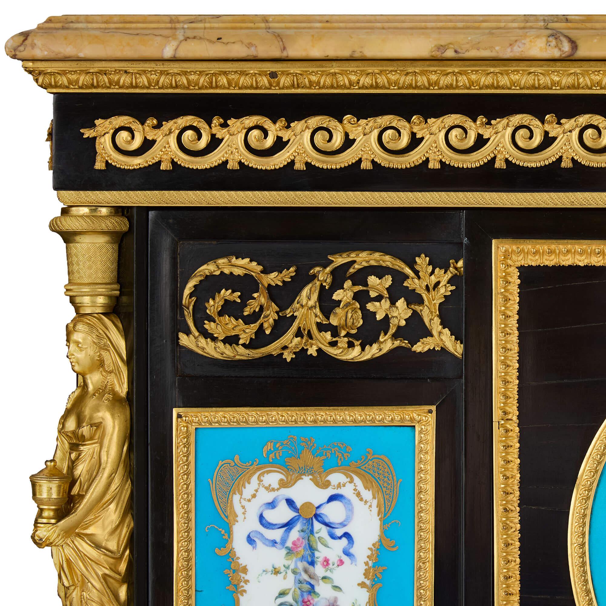 Laiton Paire d'impressionnants secrétaires victoriens montés sur marbre, porcelaine et bronze doré en vente