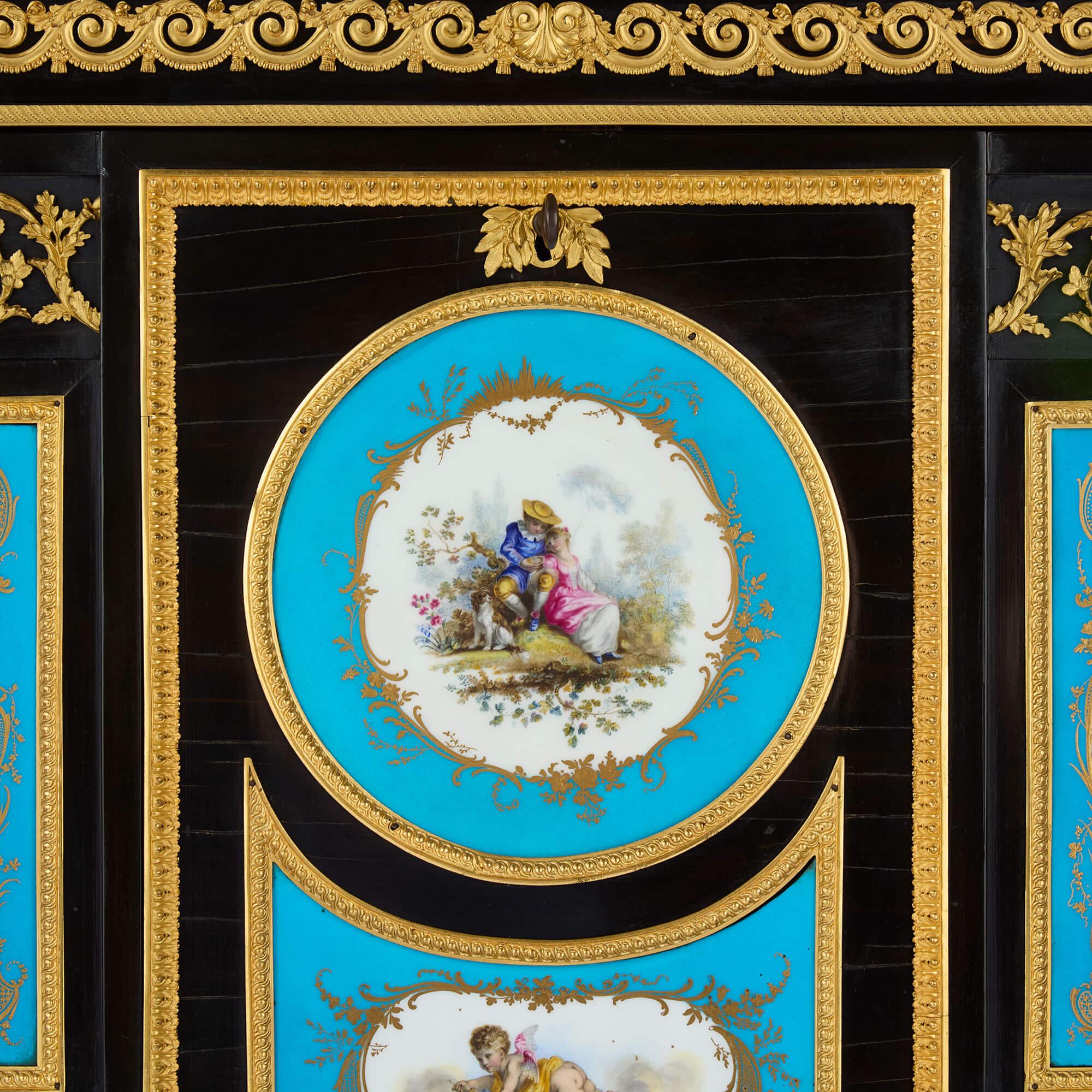 Paire d'impressionnants secrétaires victoriens montés sur marbre, porcelaine et bronze doré en vente 1