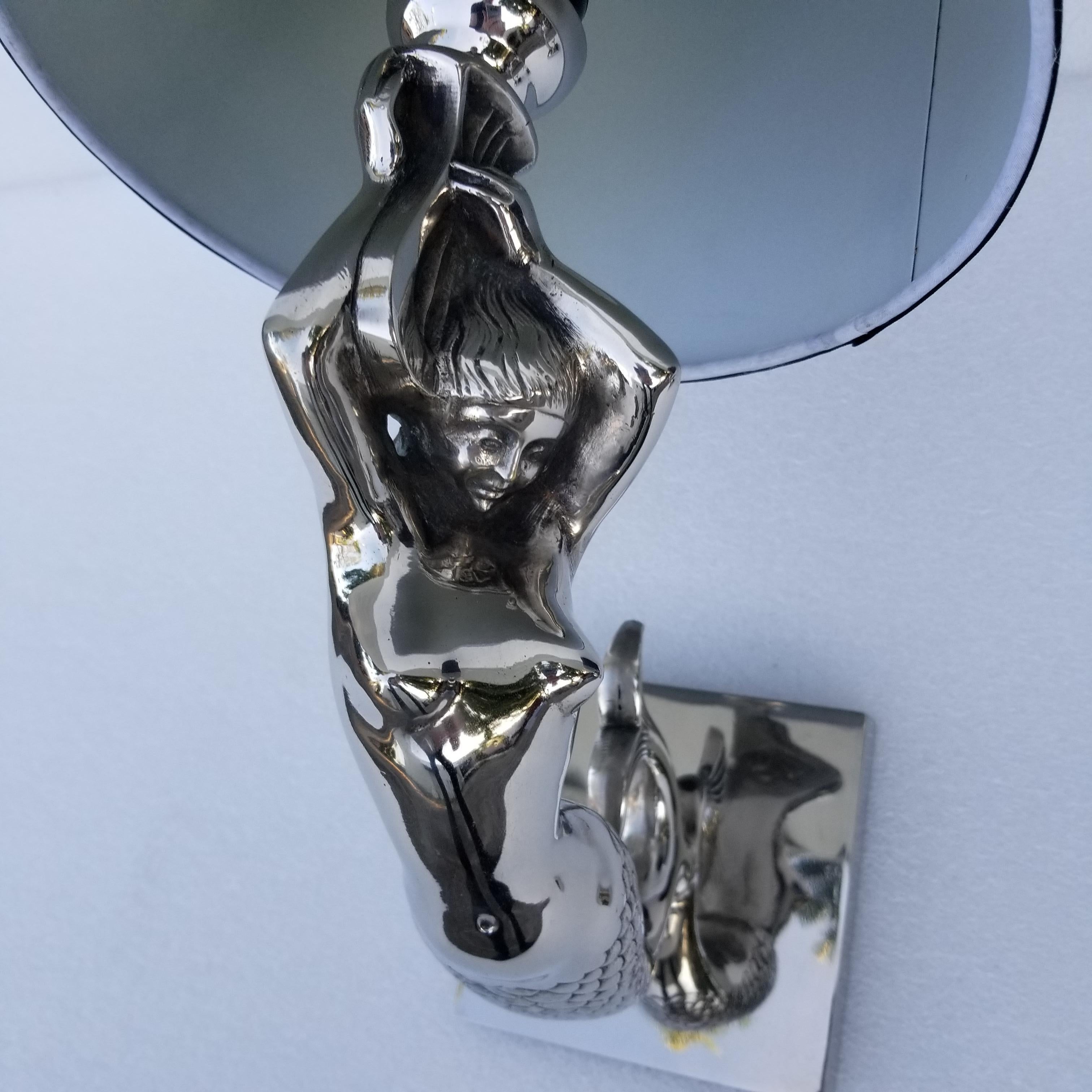 Paire d'impressionnantes appliques sirène en bronze nickelé en vente 3