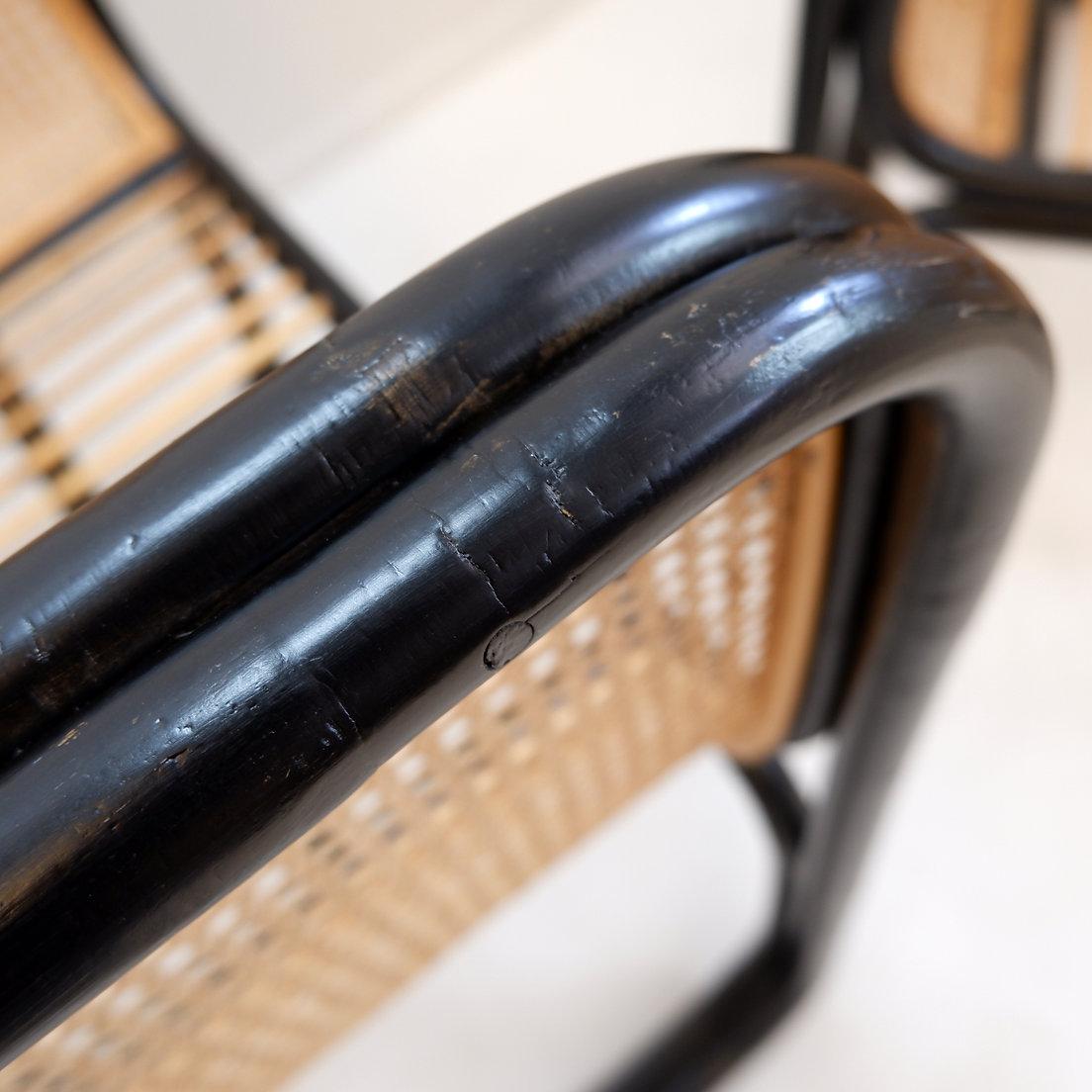 Paire de fauteuils en bois courbé et Design/One Style Jan Bocan en vente 10