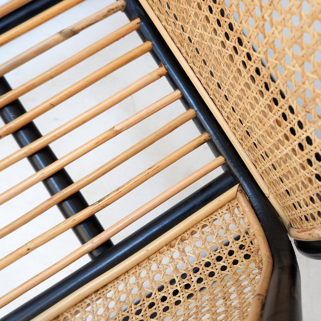 Paire de fauteuils en bois courbé et Design/One Style Jan Bocan
Thonet Style - Décoration design
Dimensions : 70x73cm H:80 SH:42cm 
Matériaux : Bois courbé - Osier - Bambou
Paire de fauteuils en rotin et Wicker design à la manière de Jan