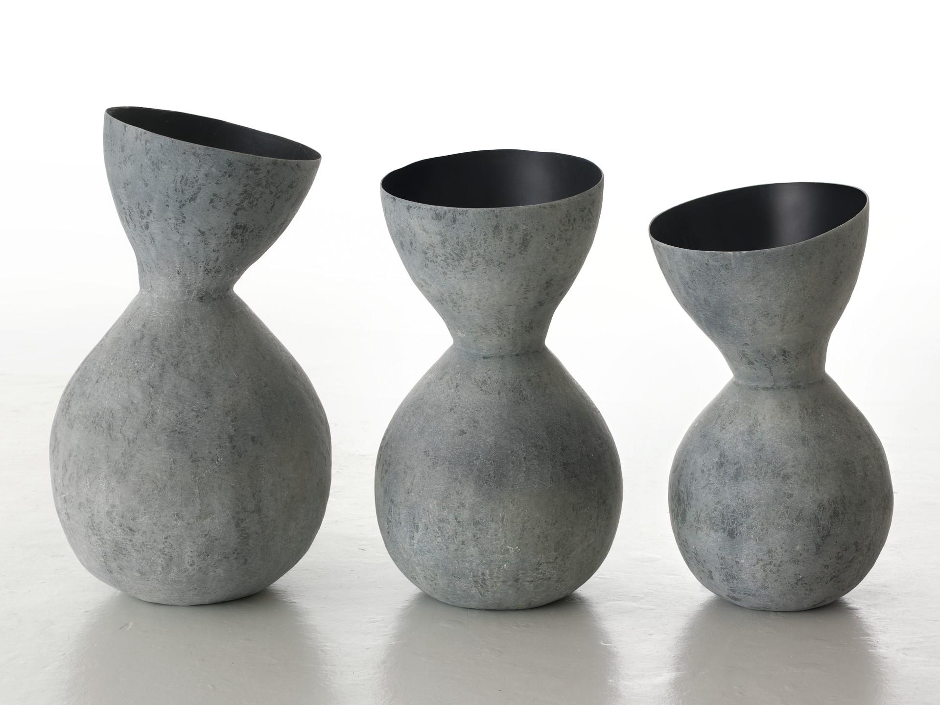 Pair of Incline Vases by Imperfettolab In New Condition In Geneve, CH