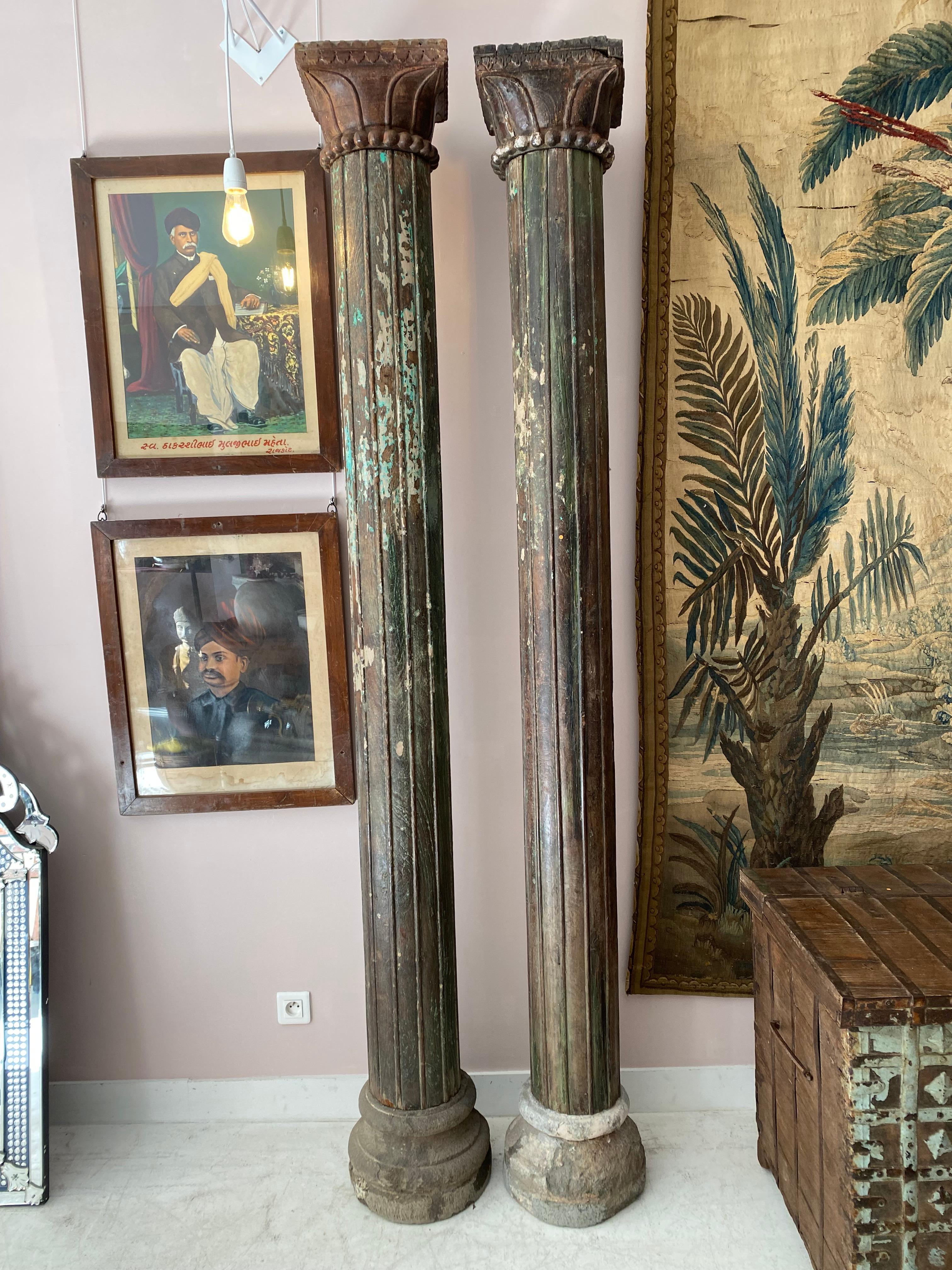Pair of Indian columns in teak wood from late 19th century 2
