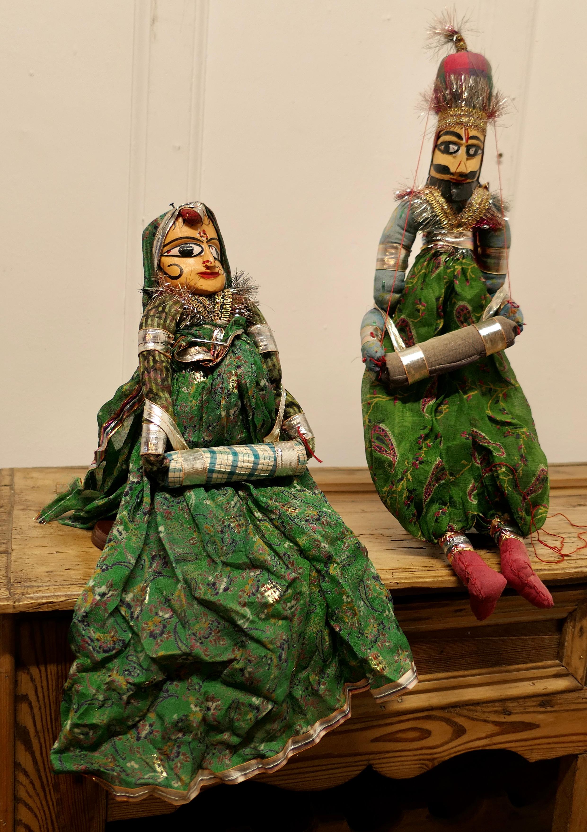 Anglo-indien Paire de marionnettes Kathputli indiennes vintage du Rajasthan, fabriquées à la main    en vente