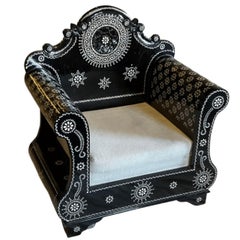 Pareja de sillas indias con incrustaciones de nácar