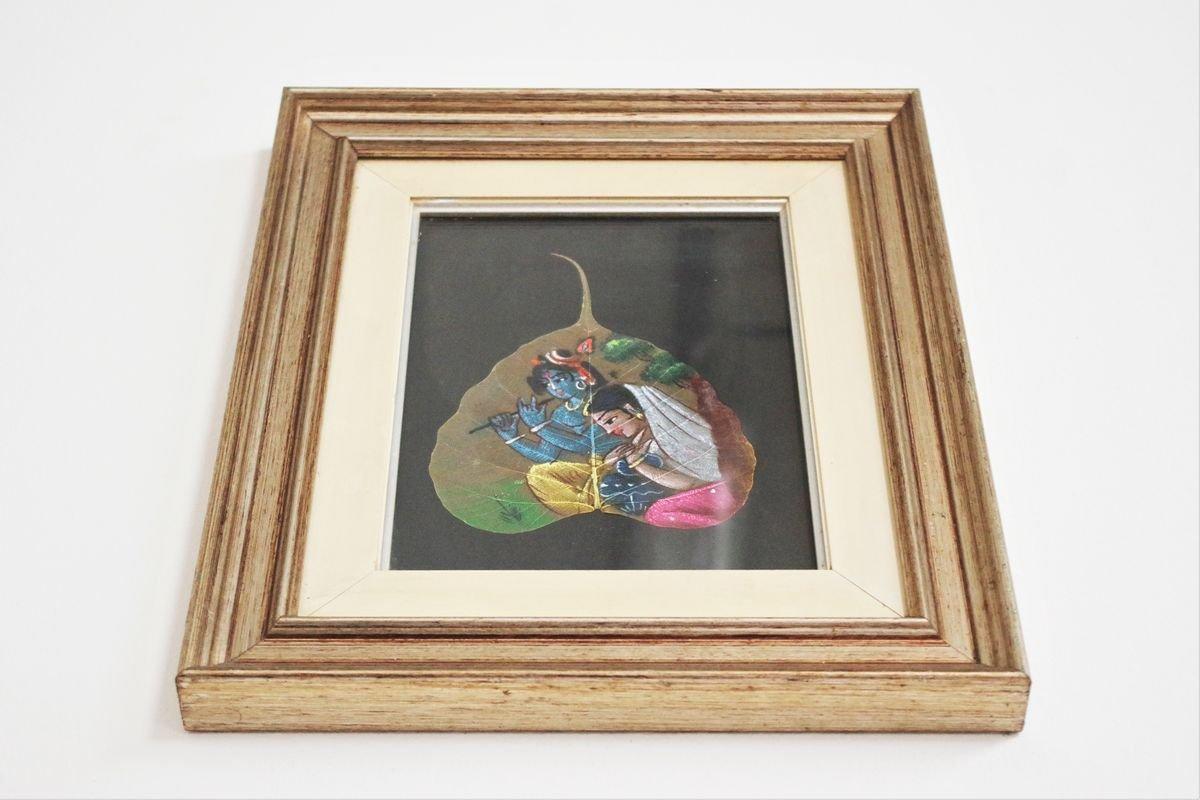 Pair of Indian Paintings on Leaves - 1970s For Sale 1