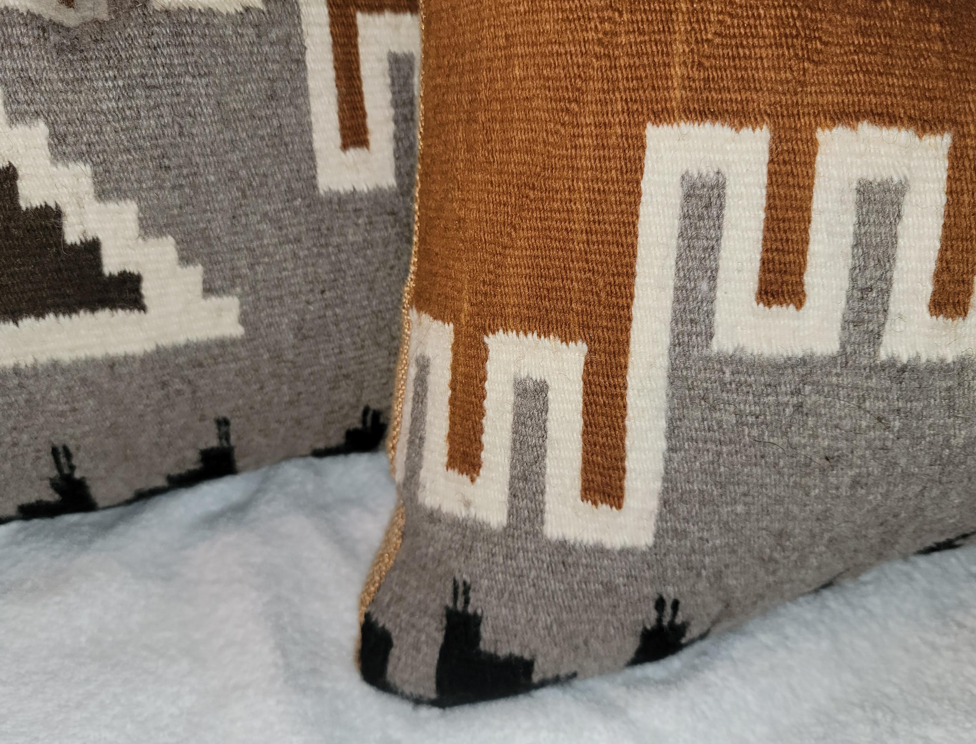 Pair of Indian Weaving Pillows In Good Condition In Los Angeles, CA