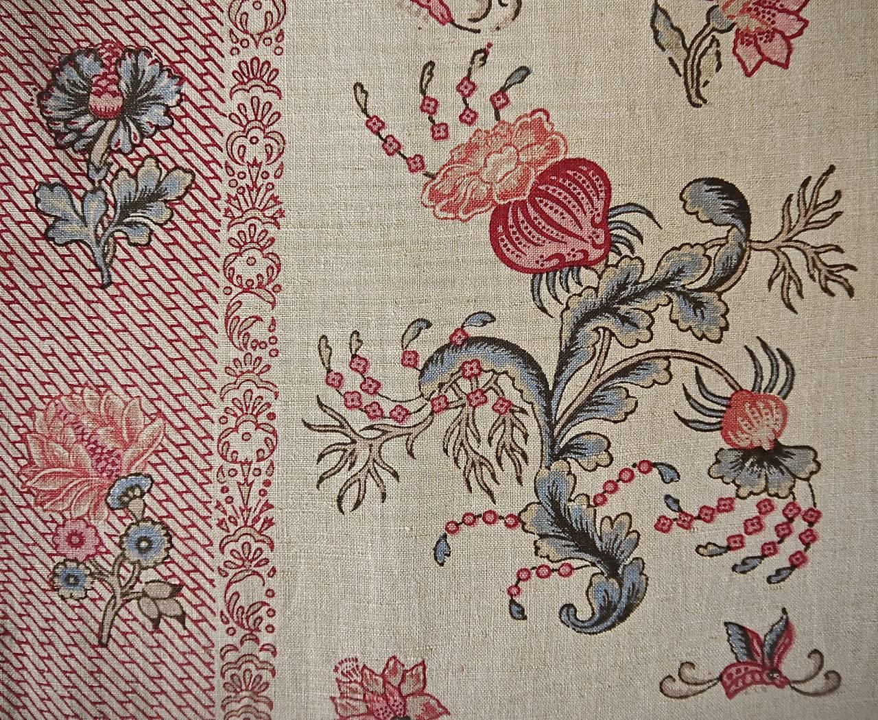 Pair of Indienne Flower Linen Curtains 19th Century French Antique In Good Condition In London, GB