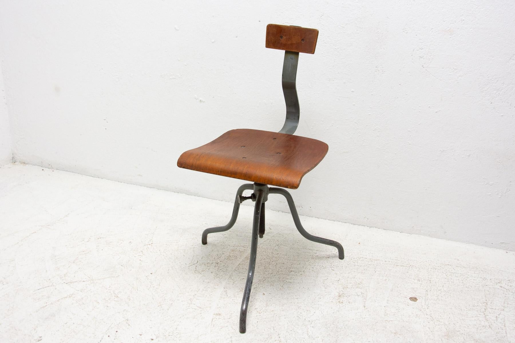 Pair of Industrial Adjustable Desk Chairs, 1960´s 4