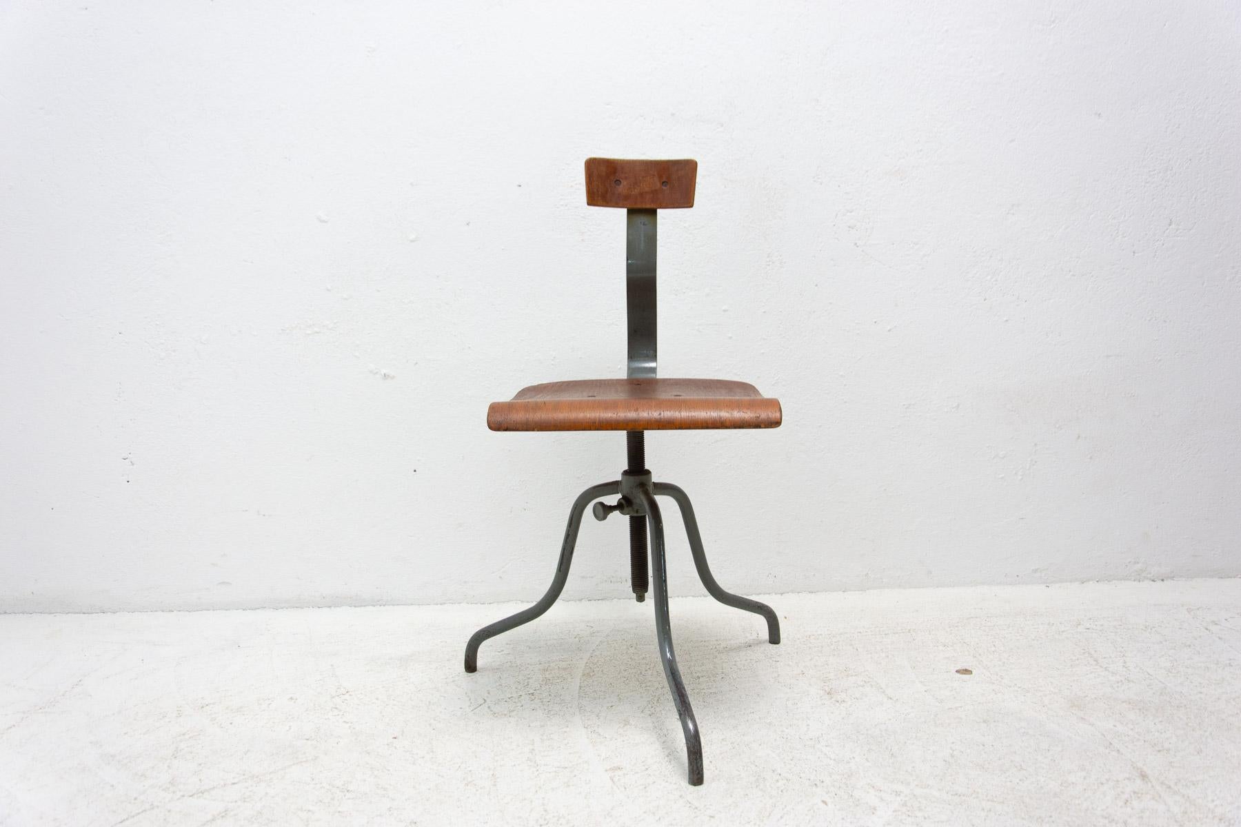 Pair of Industrial Adjustable Desk Chairs, 1960´s 2