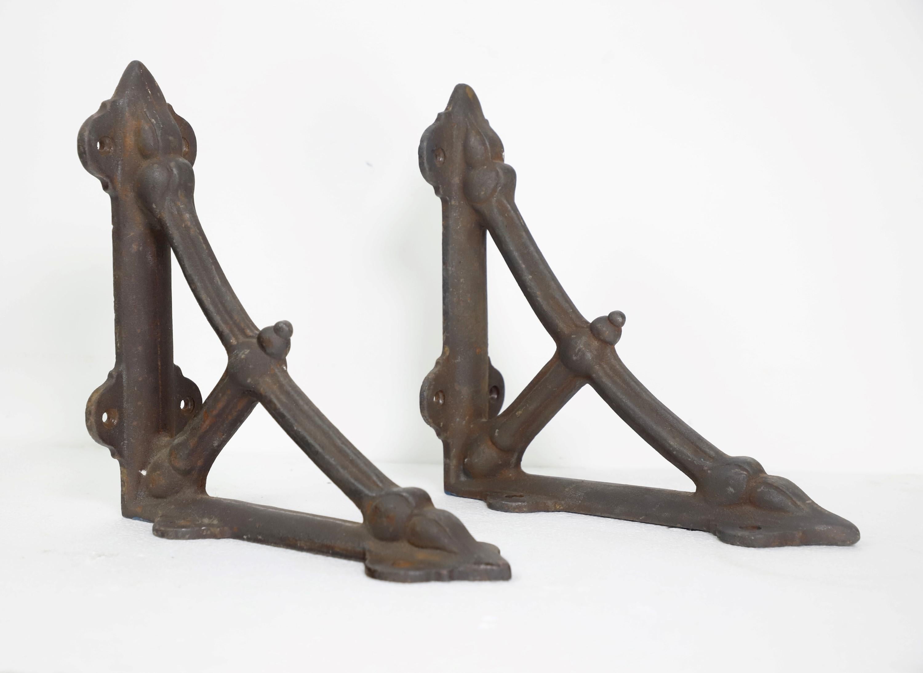 Late 1900s heavy duty 10 in. x 10 1/4 in. Cast iron shelf brackets that have a reinforcing truss. Priced as a pair. Please note, this item is located in our Scranton, PA location.