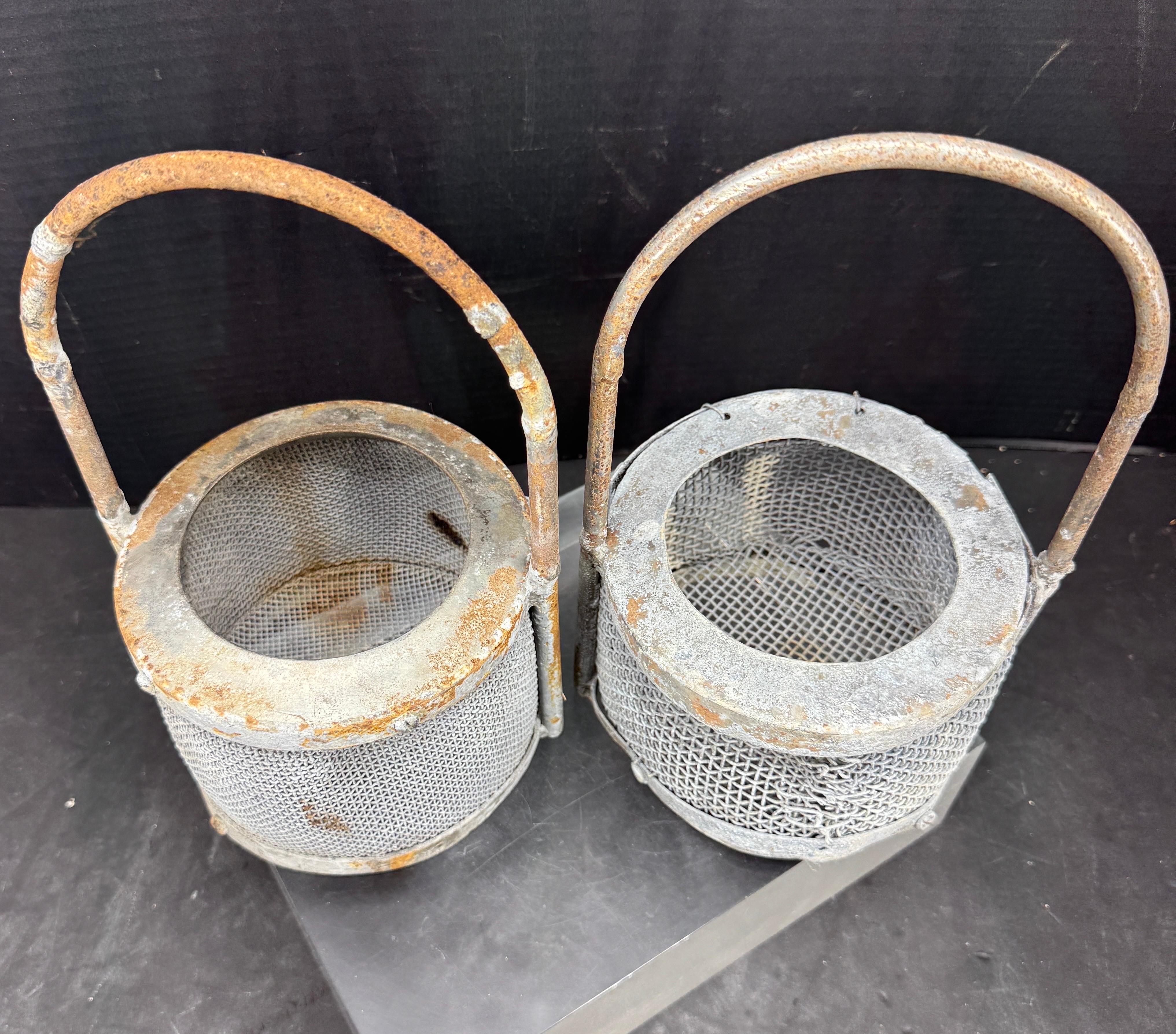 Pareja de jardineras industriales de metal, americanas Años 20-1940 en venta 2