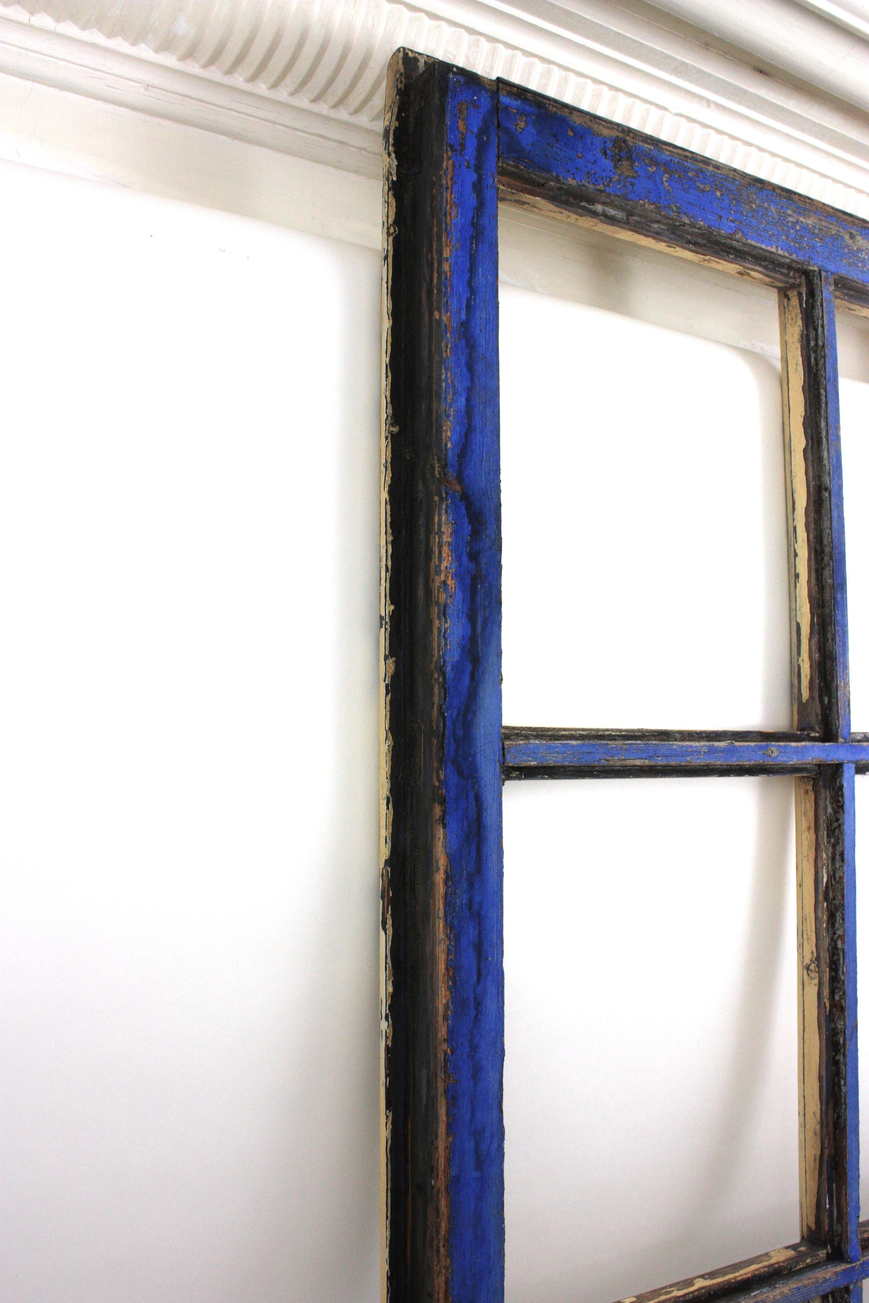 Paar industrielle getäfelte Holztüren oder Fenster im Industriestil im Angebot 6