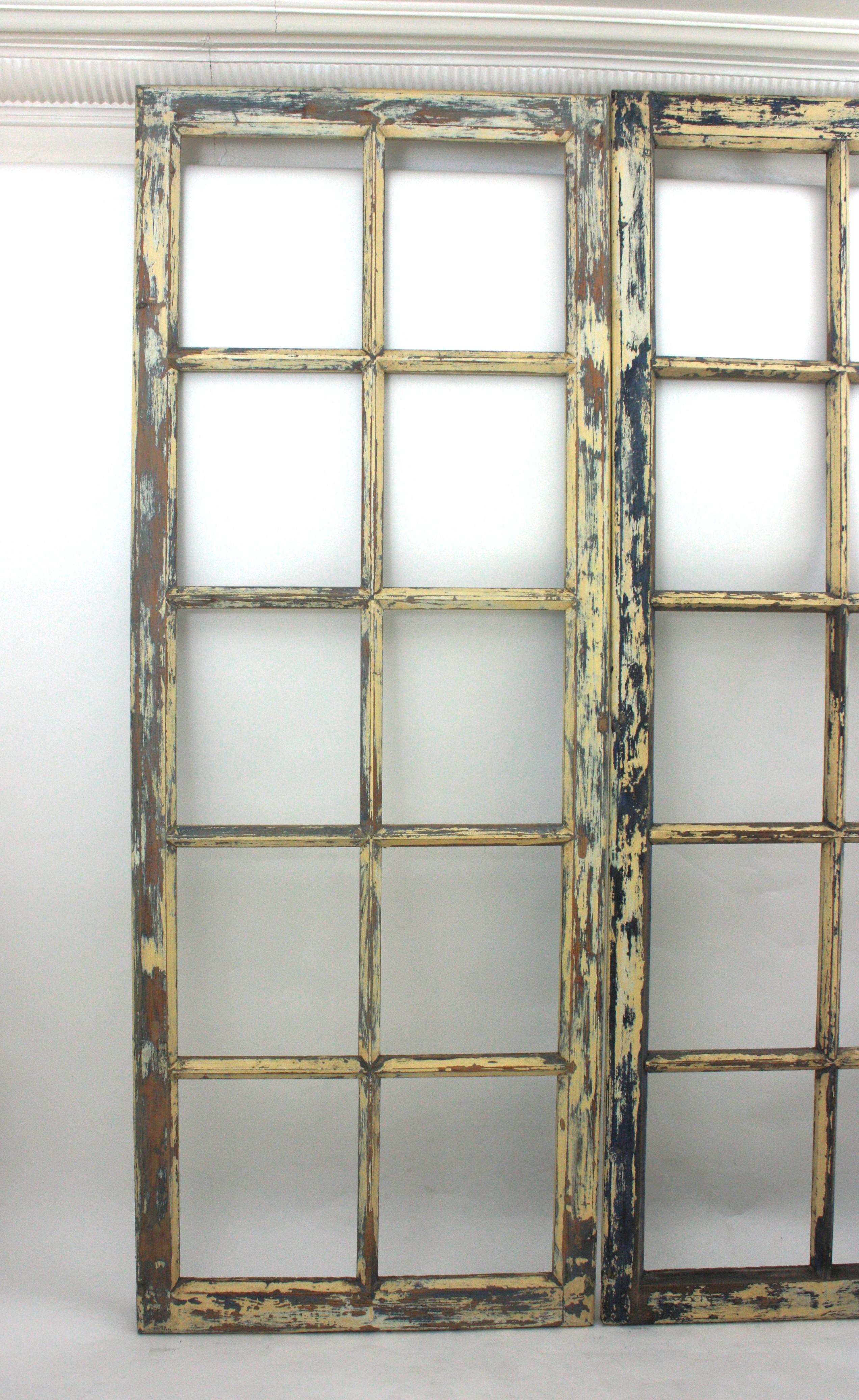 Pair of Industrial Paneled Wooden Doors or Windows In Good Condition For Sale In Barcelona, ES