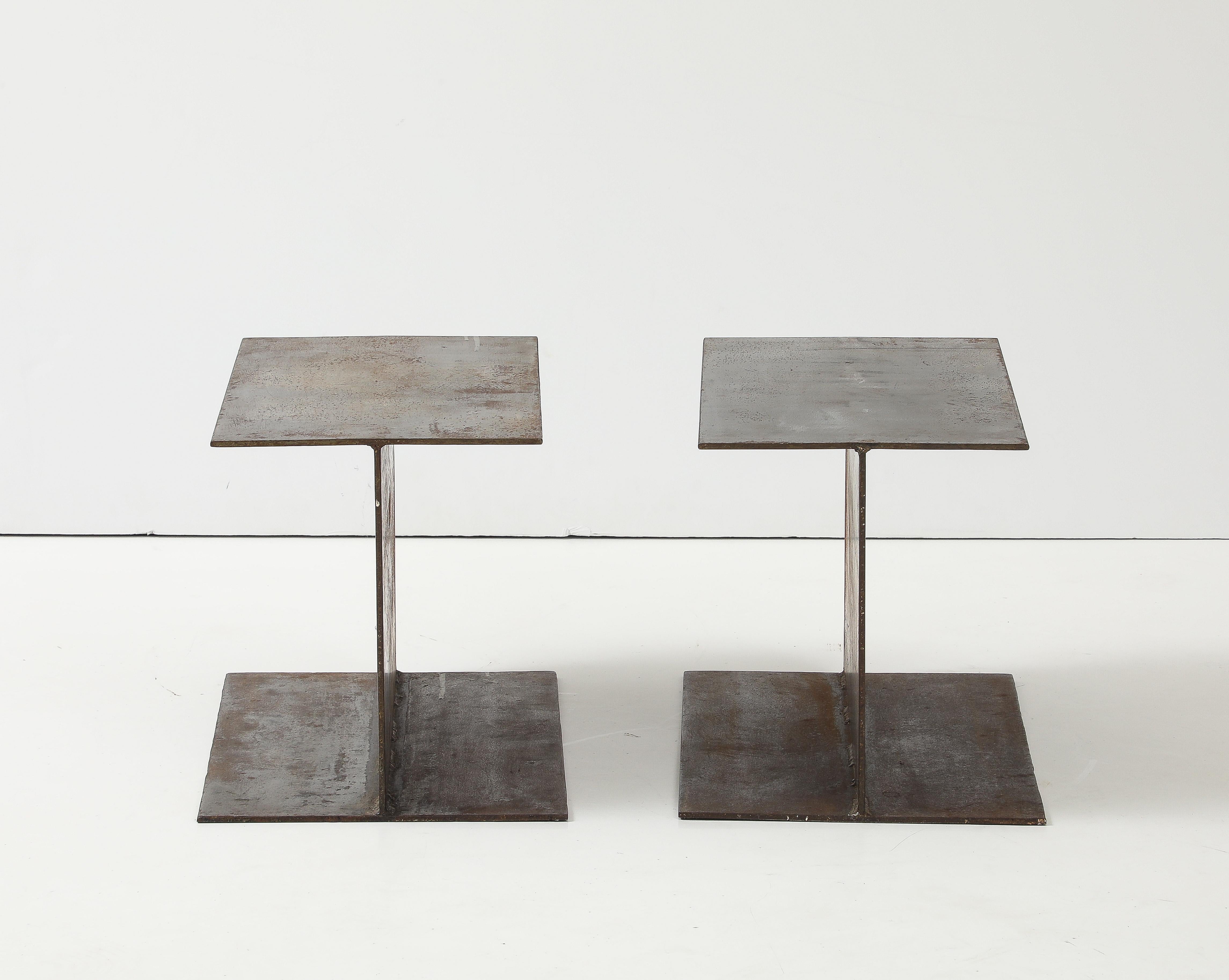 Pareja de mesas auxiliares / de centro de acero industrial I - Beam.
Las bases de acero en bruto pueden utilizarse como mesas auxiliares individuales o como mesa de centro, simplemente
añadiendo el vaso que elijas.
