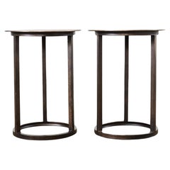 Paire de tables à boissons rondes de style industriel en fer bronzé
