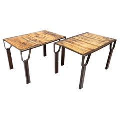 Ein Paar Beistelltische aus Holz und Eisen im industriellen Stil von Maine Furniture