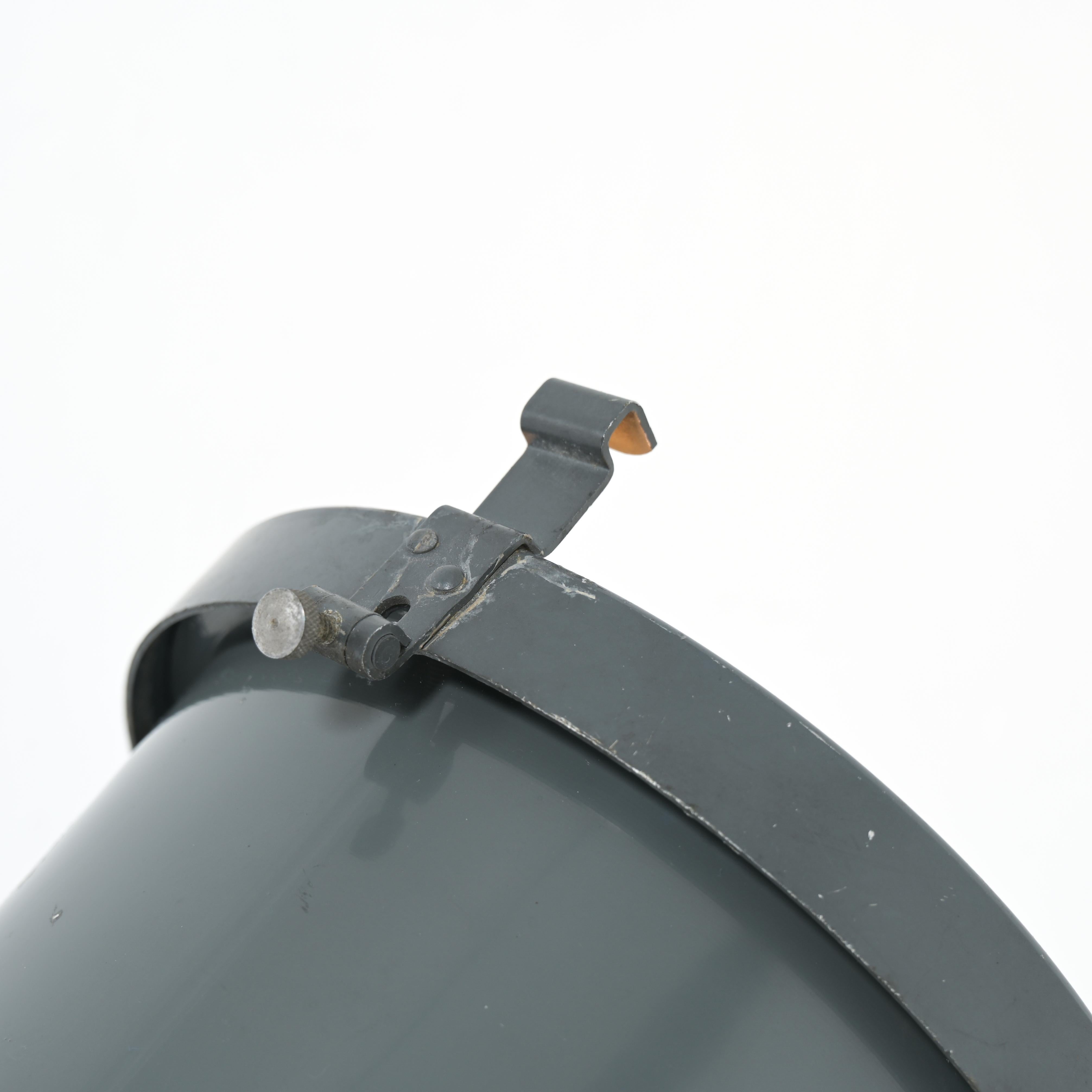 Coppia di lampade da parete industriali di Philips in vendita 5